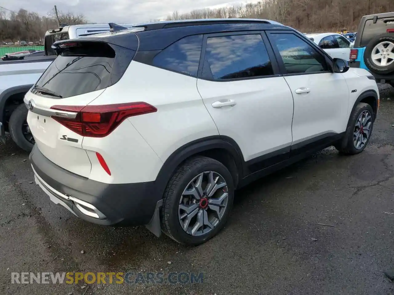 3 Photograph of a damaged car KNDEUCA2XM7077824 KIA SELTOS 2021