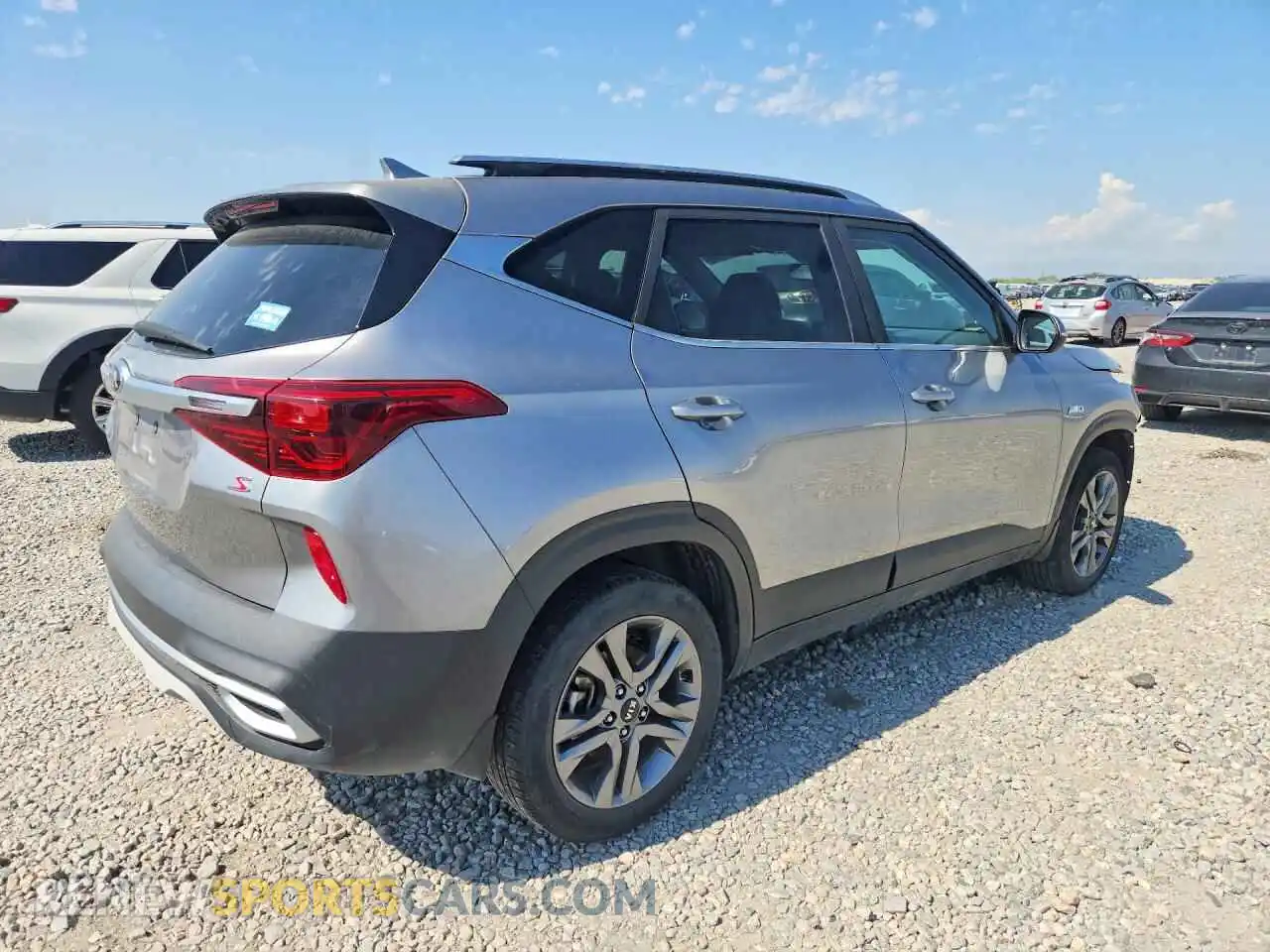 3 Photograph of a damaged car KNDEUCAA3M7071466 KIA SELTOS 2021