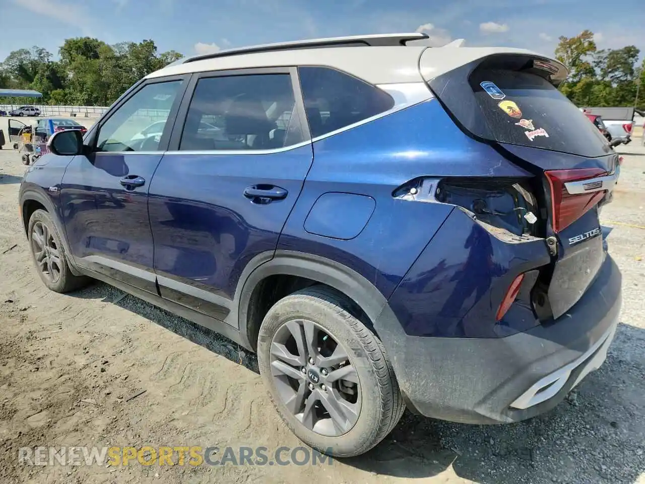 2 Photograph of a damaged car KNDEUCAA7M7173627 KIA SELTOS 2021