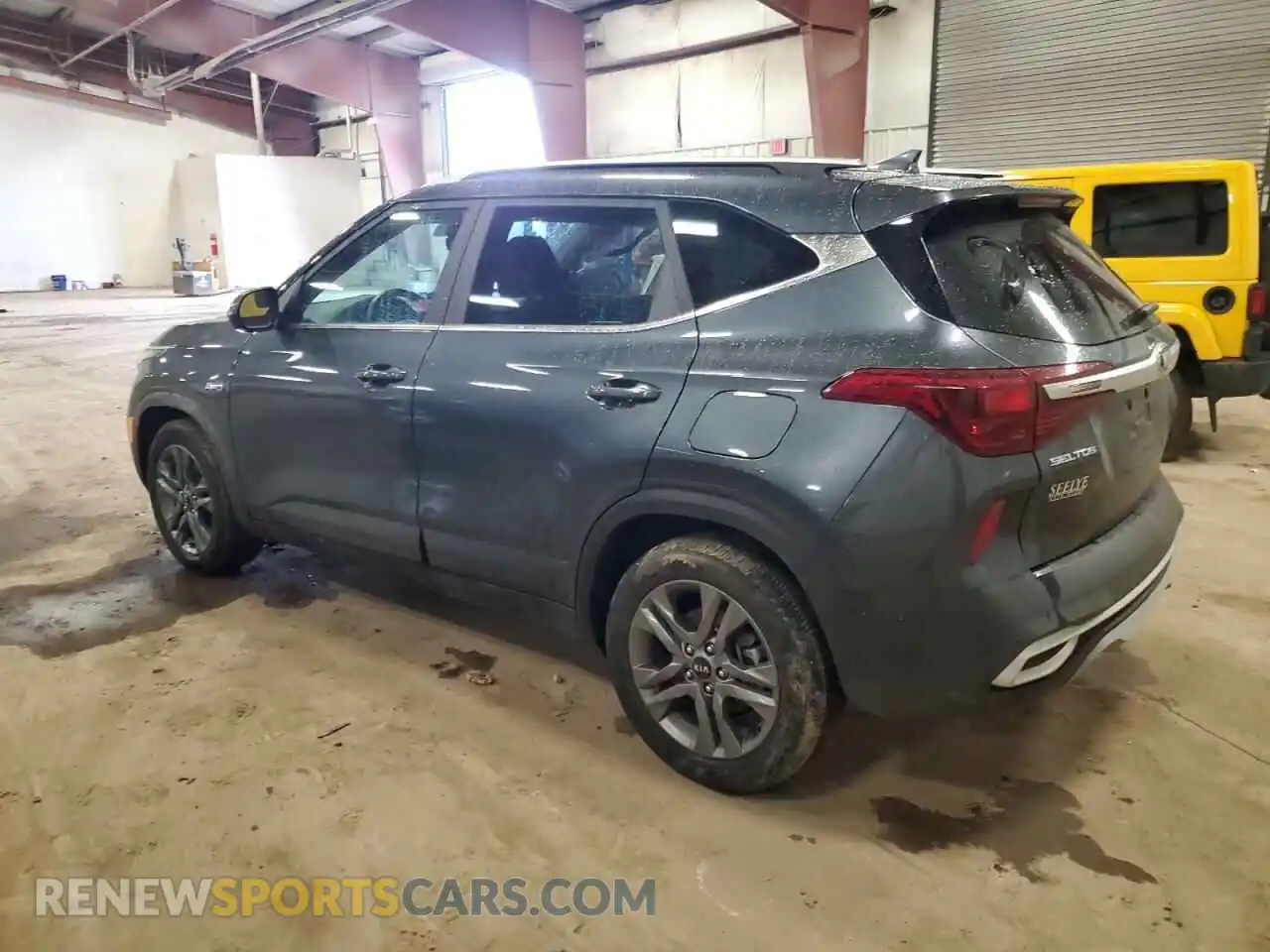 2 Photograph of a damaged car KNDEUCAA7M7200860 KIA SELTOS 2021
