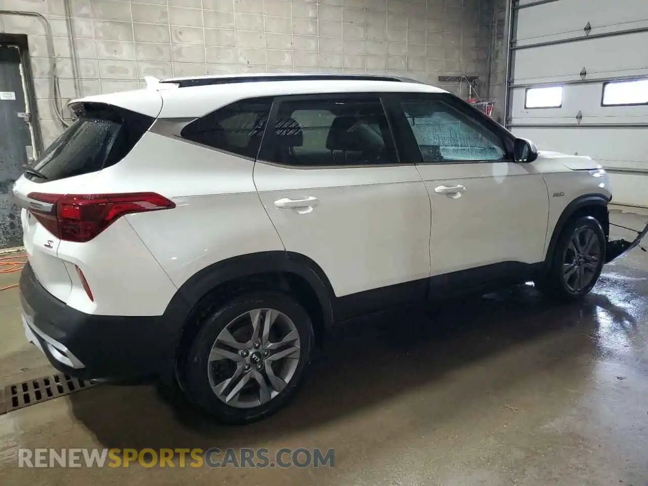 3 Photograph of a damaged car KNDEUCAA9M7140144 KIA SELTOS 2021