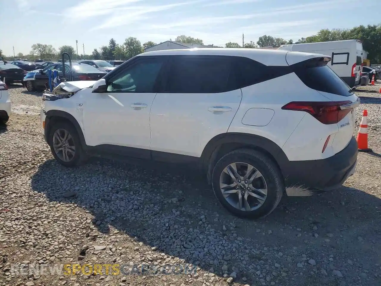 2 fotografías del automóvil dañado KNDEPCAA6N7331125 KIA SELTOS 2022