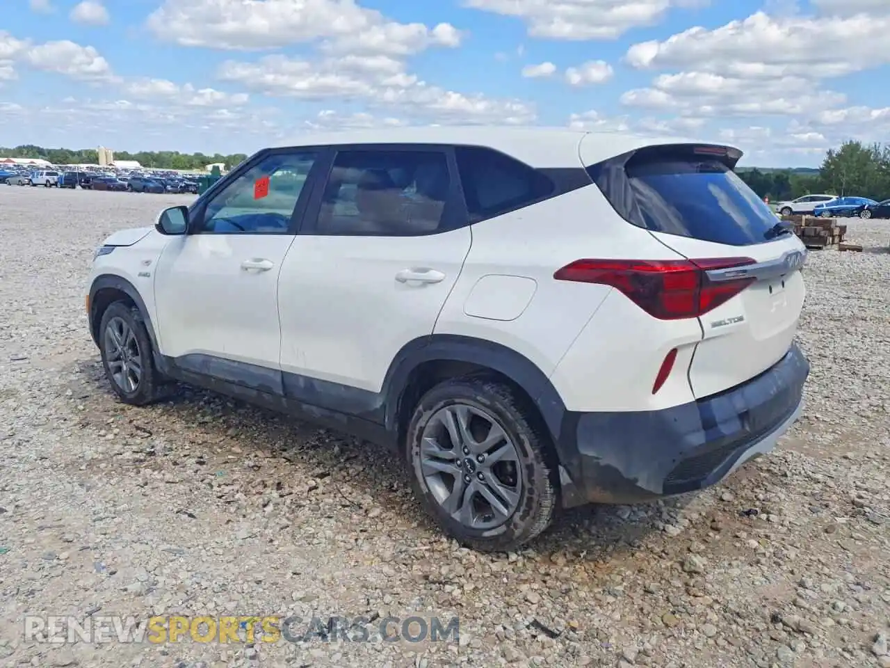2 fotografías del automóvil dañado KNDEPCAA2P7430981 KIA SELTOS 2023