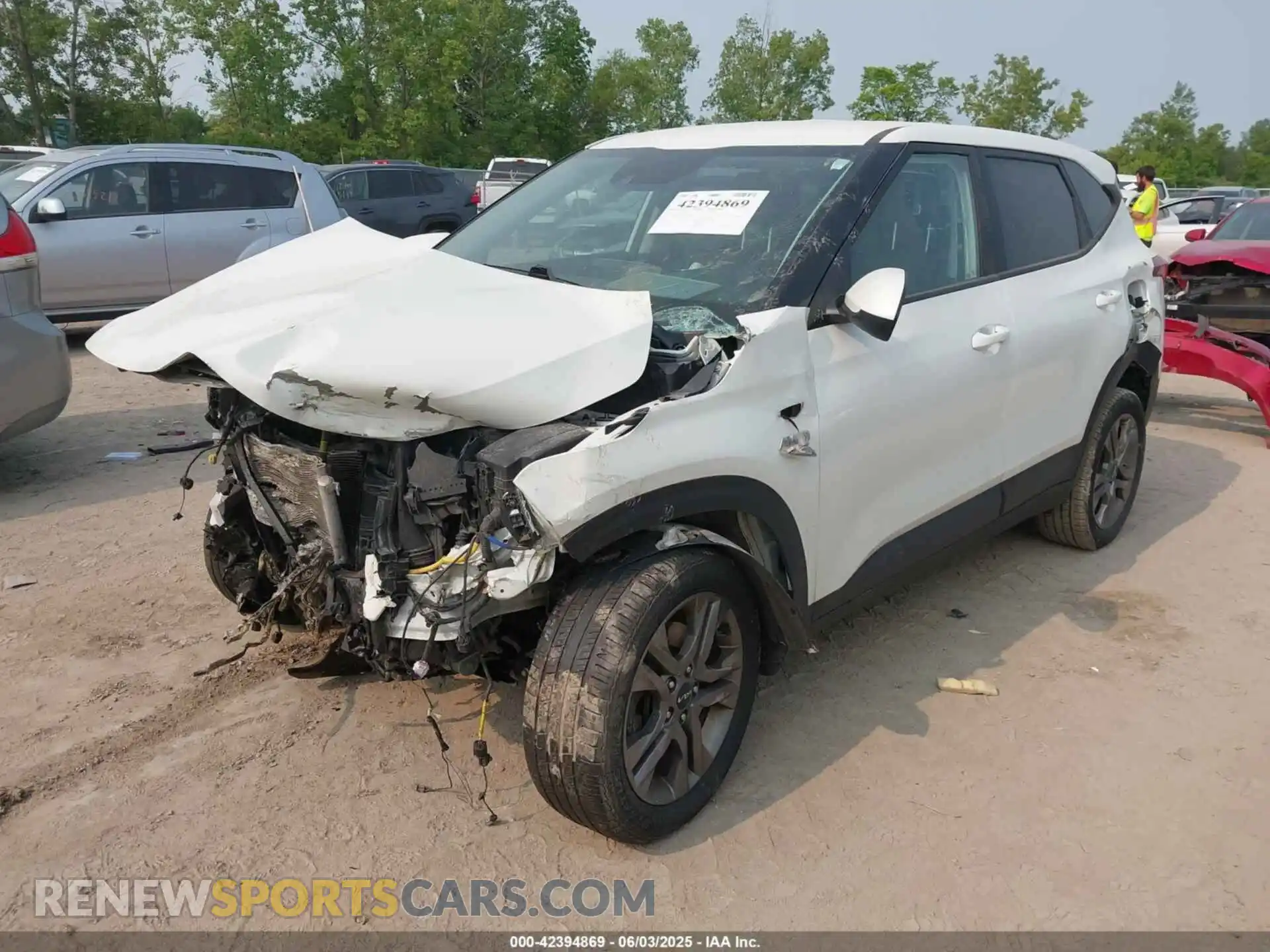 2 fotografías del automóvil dañado KNDEPCAA4P7360903 KIA SELTOS 2023