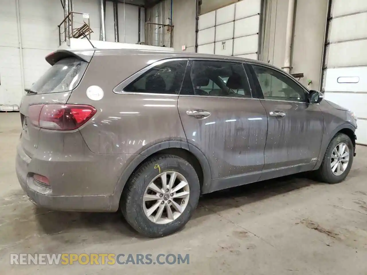 3 Photograph of a damaged car 5XYPGDA55KG514550 KIA SORENTO 2019