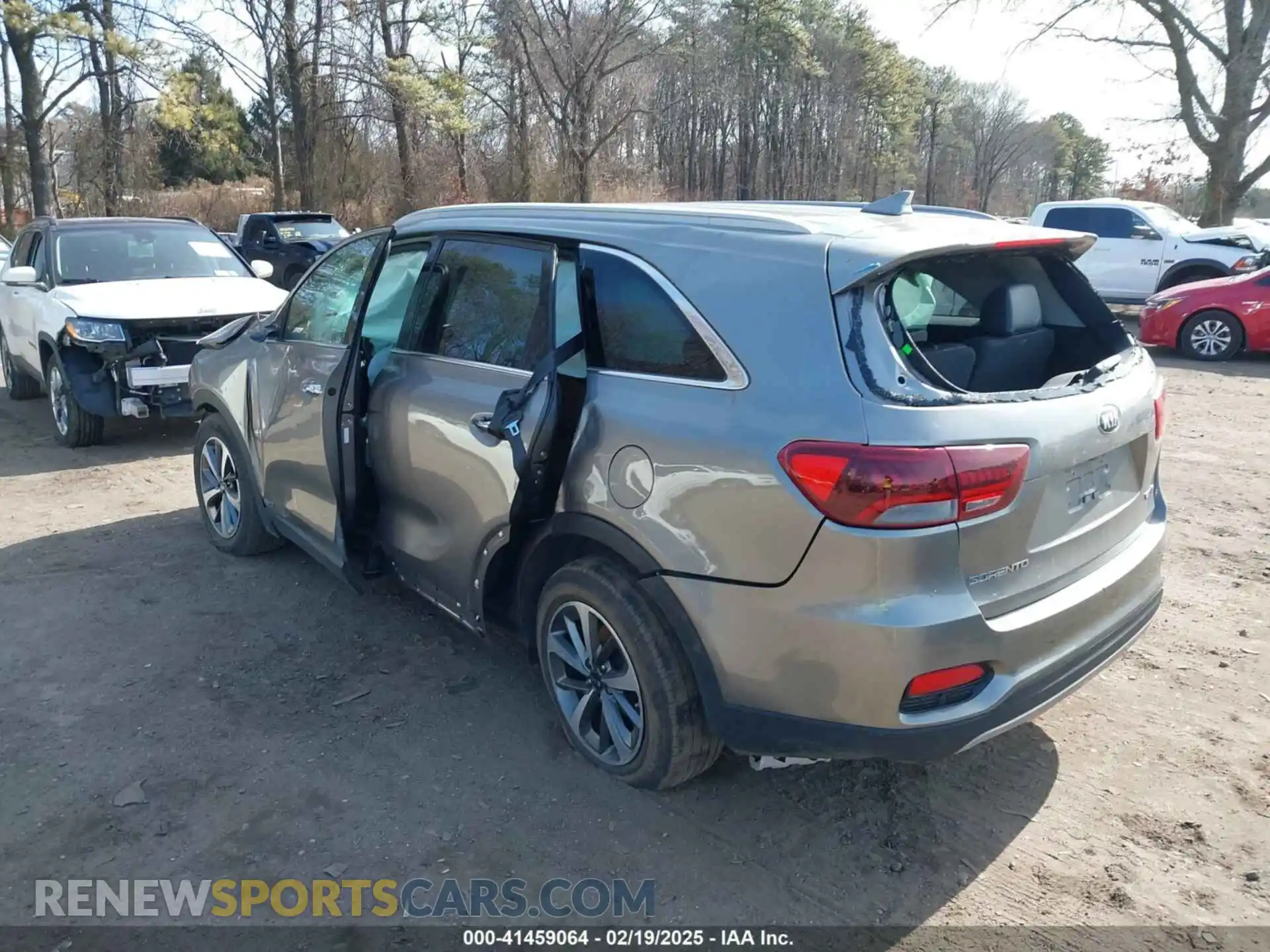 3 Photograph of a damaged car 5XYPHDA53KG473218 KIA SORENTO 2019
