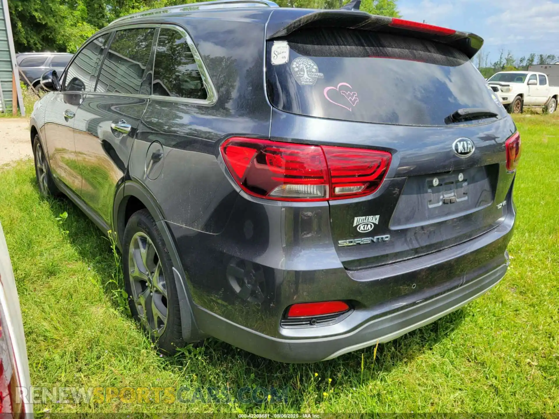 3 Photograph of a damaged car 5XYPHDA53KG604681 KIA SORENTO 2019
