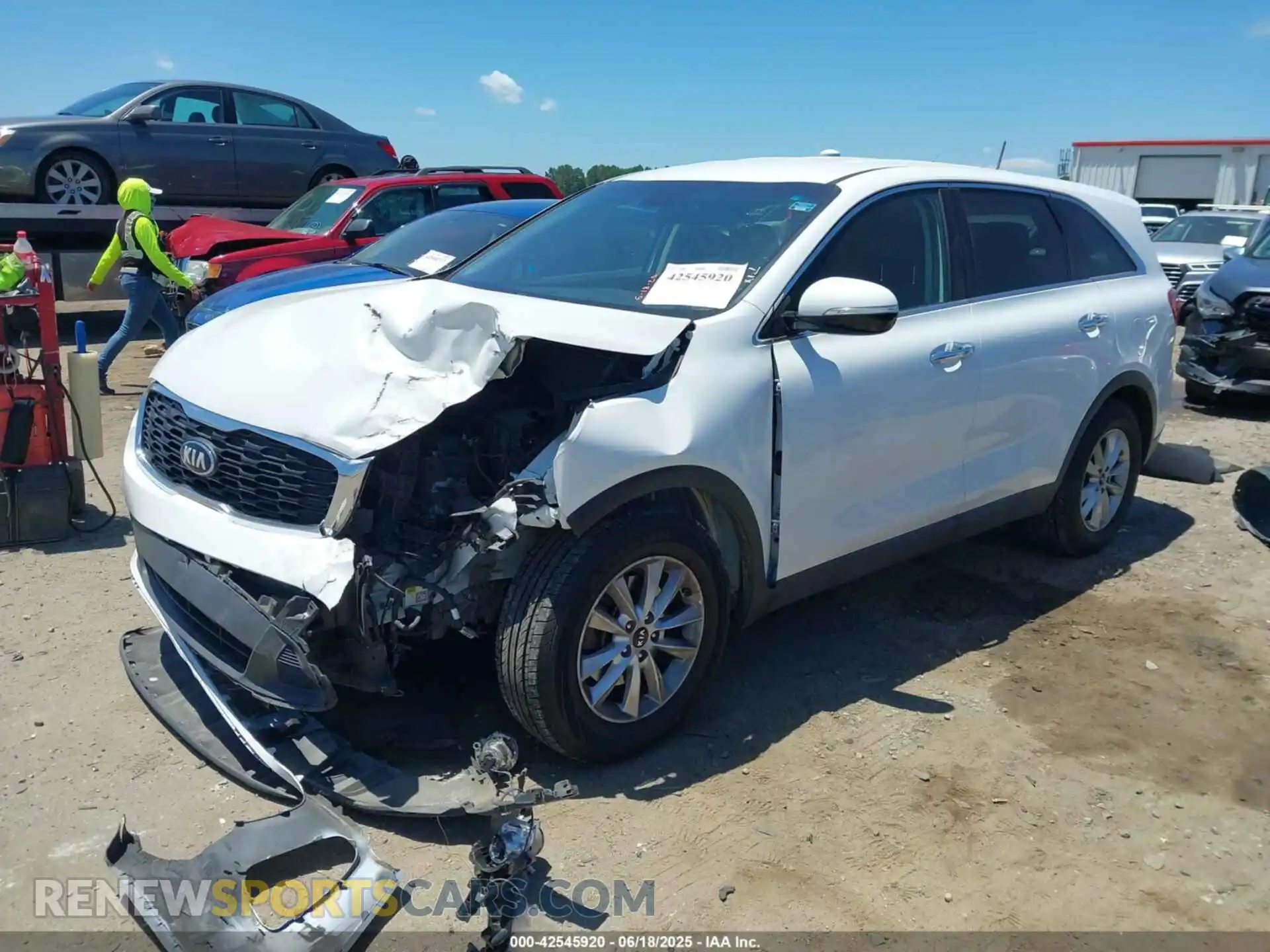 2 fotografías del automóvil dañado 5XYPG4A32LG686101 KIA SORENTO 2020