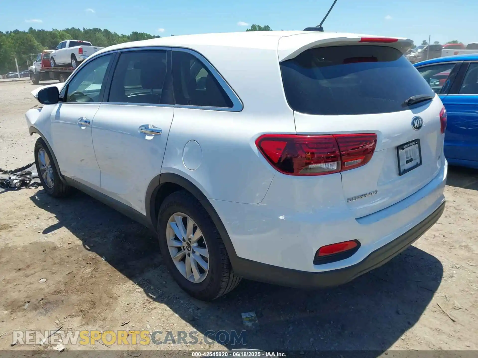 3 fotografías del automóvil dañado 5XYPG4A32LG686101 KIA SORENTO 2020