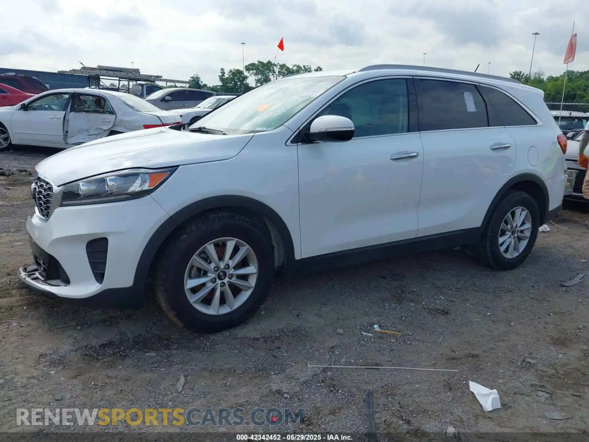 2 fotografías del automóvil dañado 5XYPG4A35LG635546 KIA SORENTO 2020
