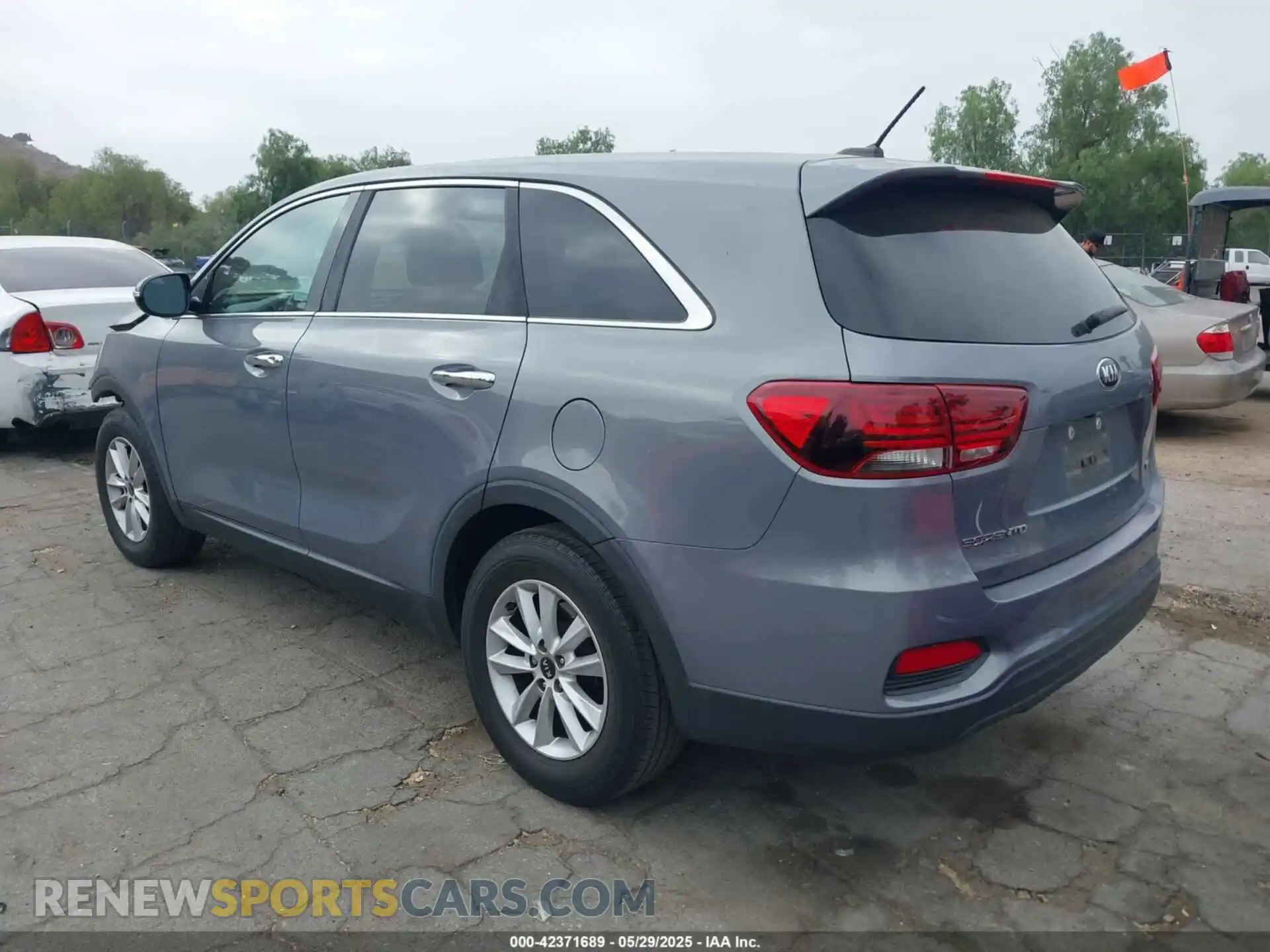 3 fotografías del automóvil dañado 5XYPG4A39LG669053 KIA SORENTO 2020