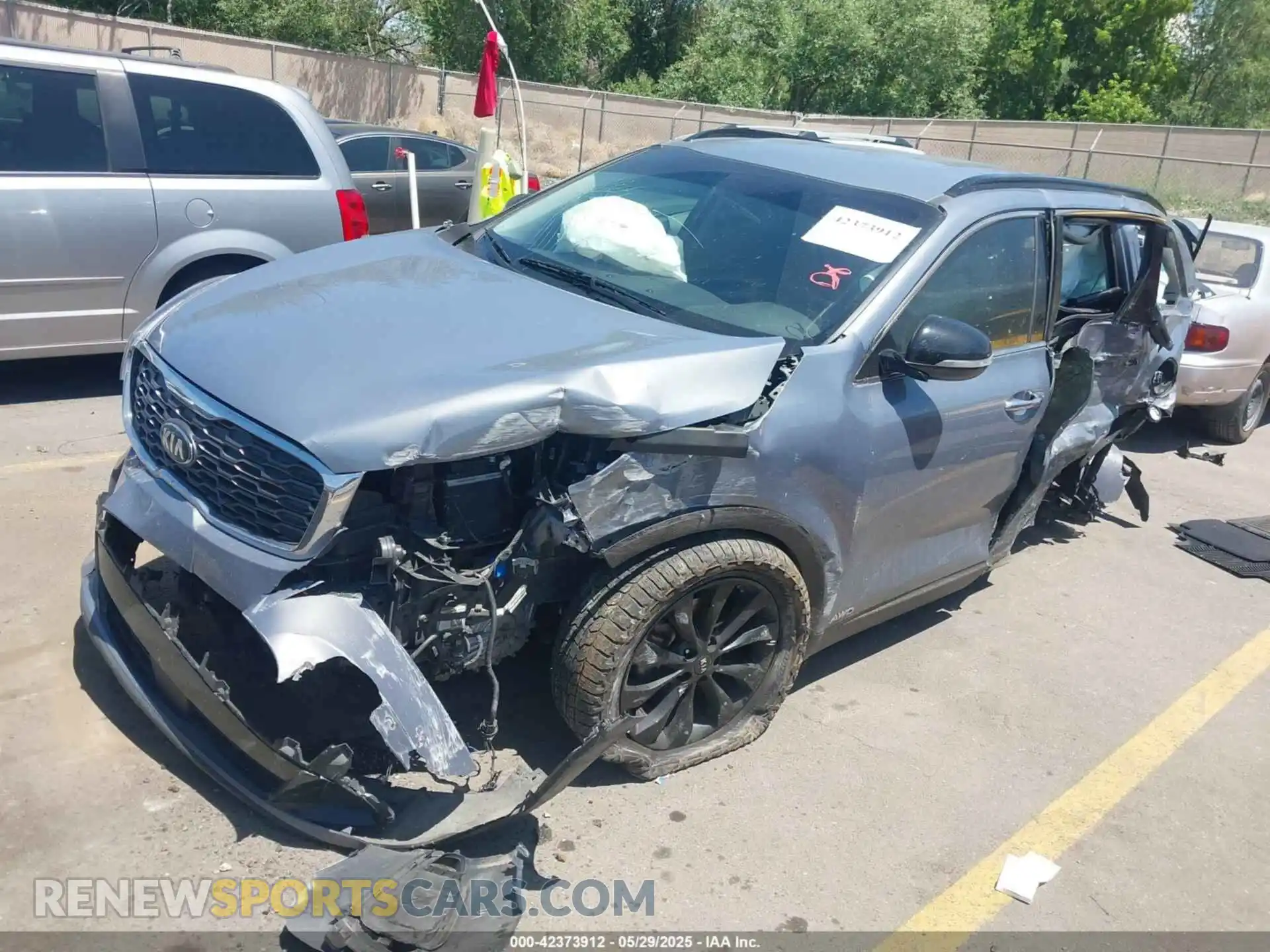 2 fotografías del automóvil dañado 5XYPGDA56LG636500 KIA SORENTO 2020