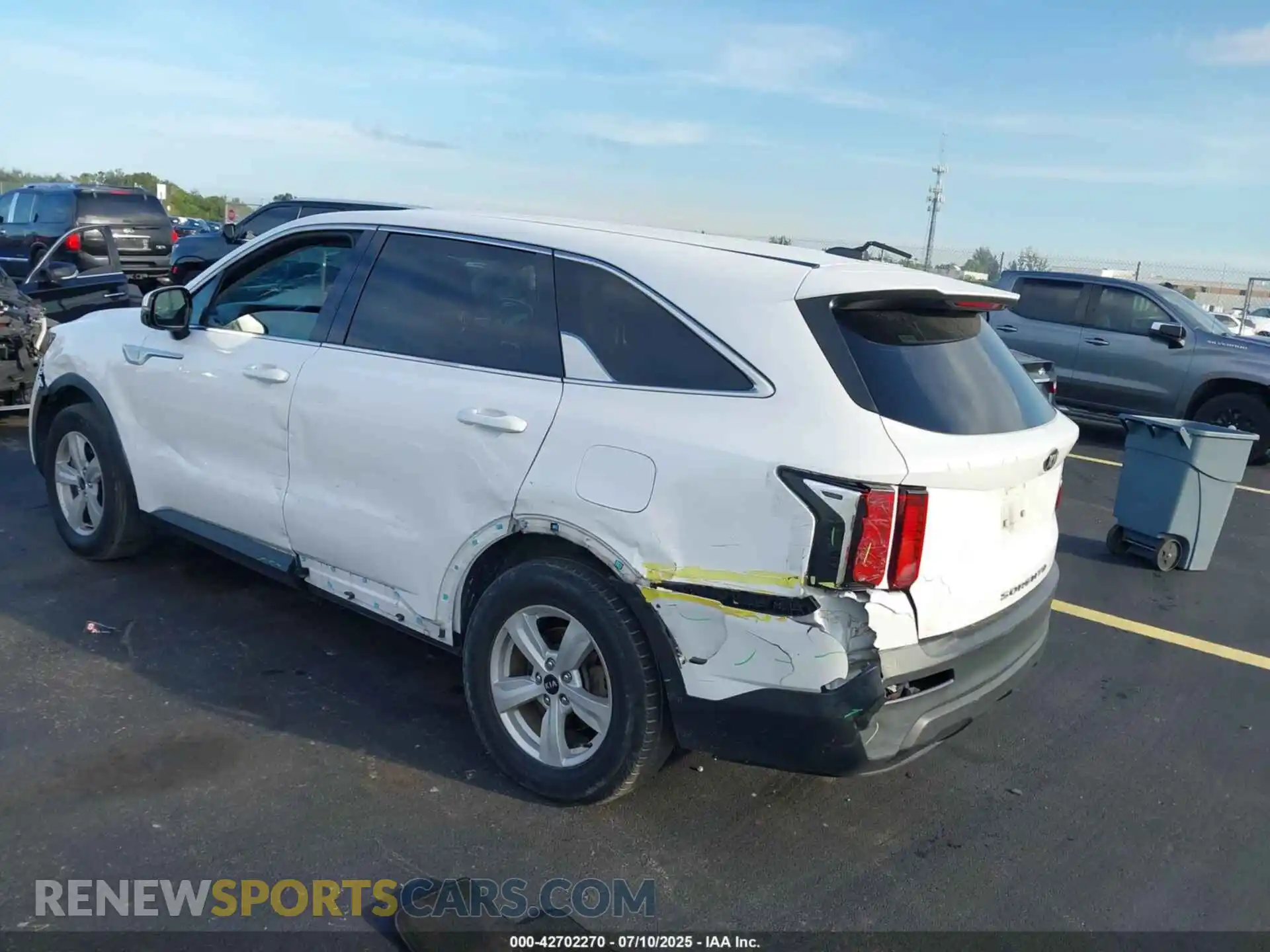 3 Photograph of a damaged car 5XYRG4LC2MG019388 KIA SORENTO 2021
