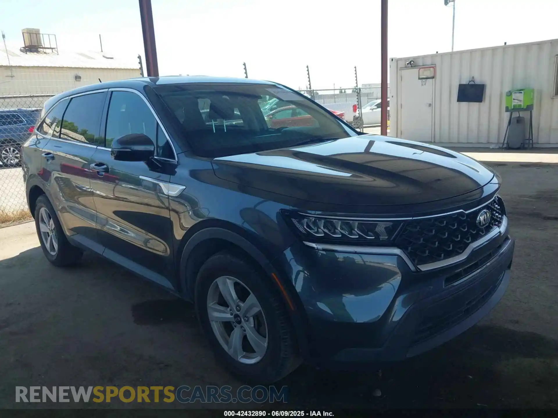 1 Photograph of a damaged car 5XYRG4LC2MG053637 KIA SORENTO 2021