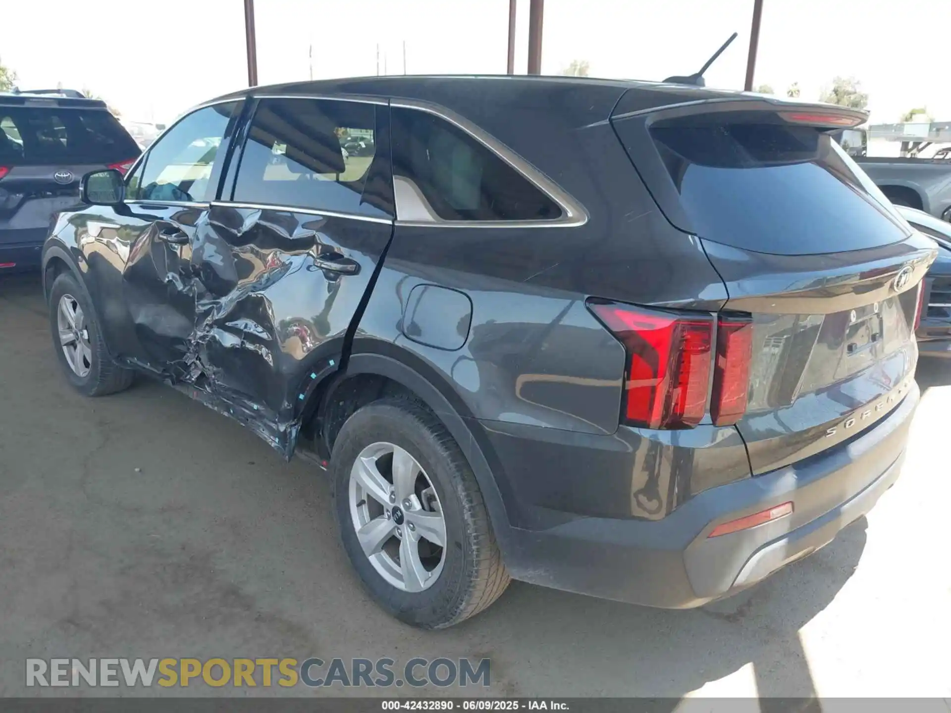 3 Photograph of a damaged car 5XYRG4LC2MG053637 KIA SORENTO 2021