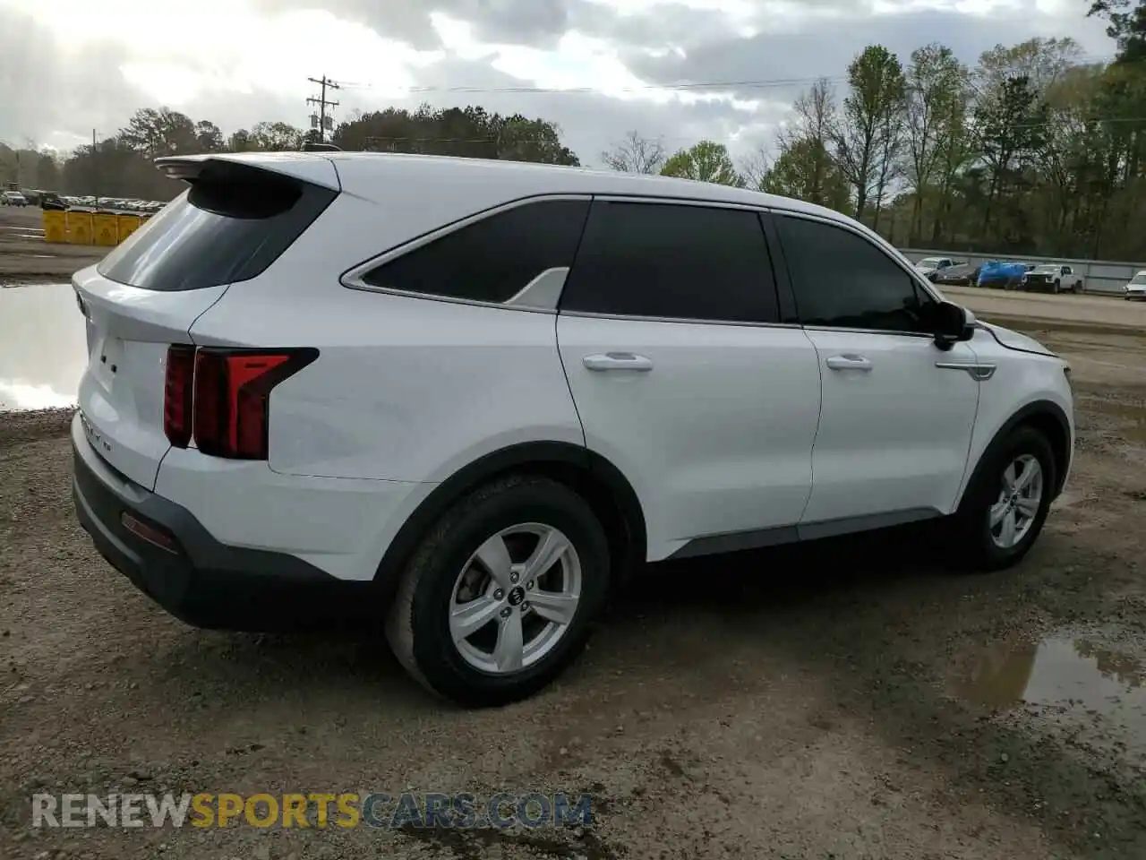 3 Photograph of a damaged car 5XYRG4LC3MG028715 KIA SORENTO 2021
