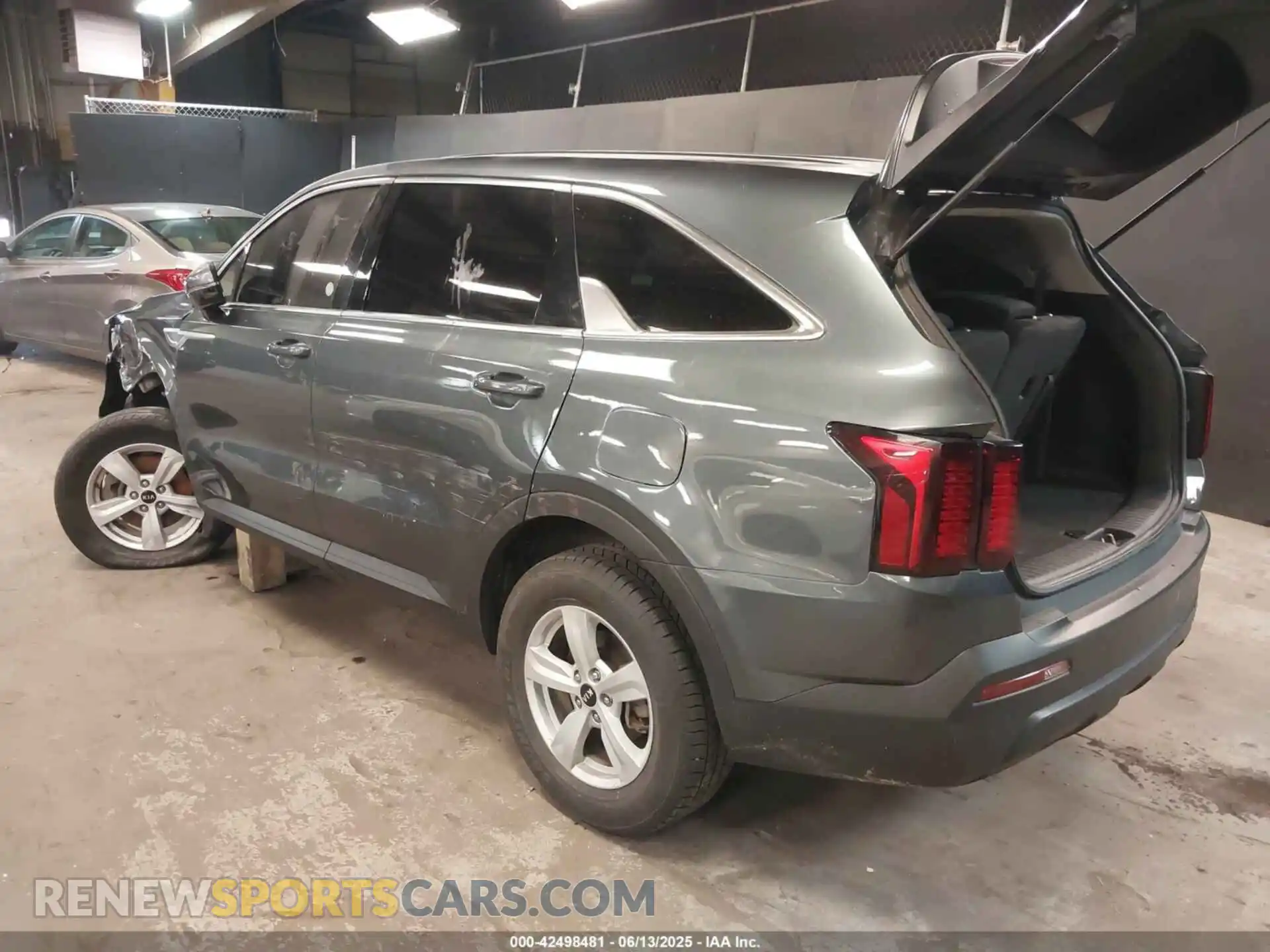 3 Photograph of a damaged car 5XYRG4LC3MG054683 KIA SORENTO 2021