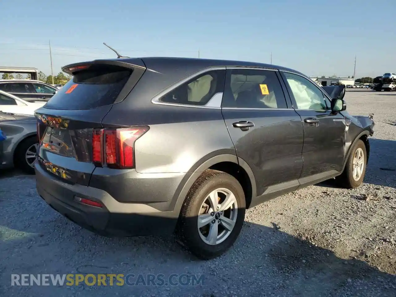 3 Photograph of a damaged car 5XYRG4LC4MG015939 KIA SORENTO 2021