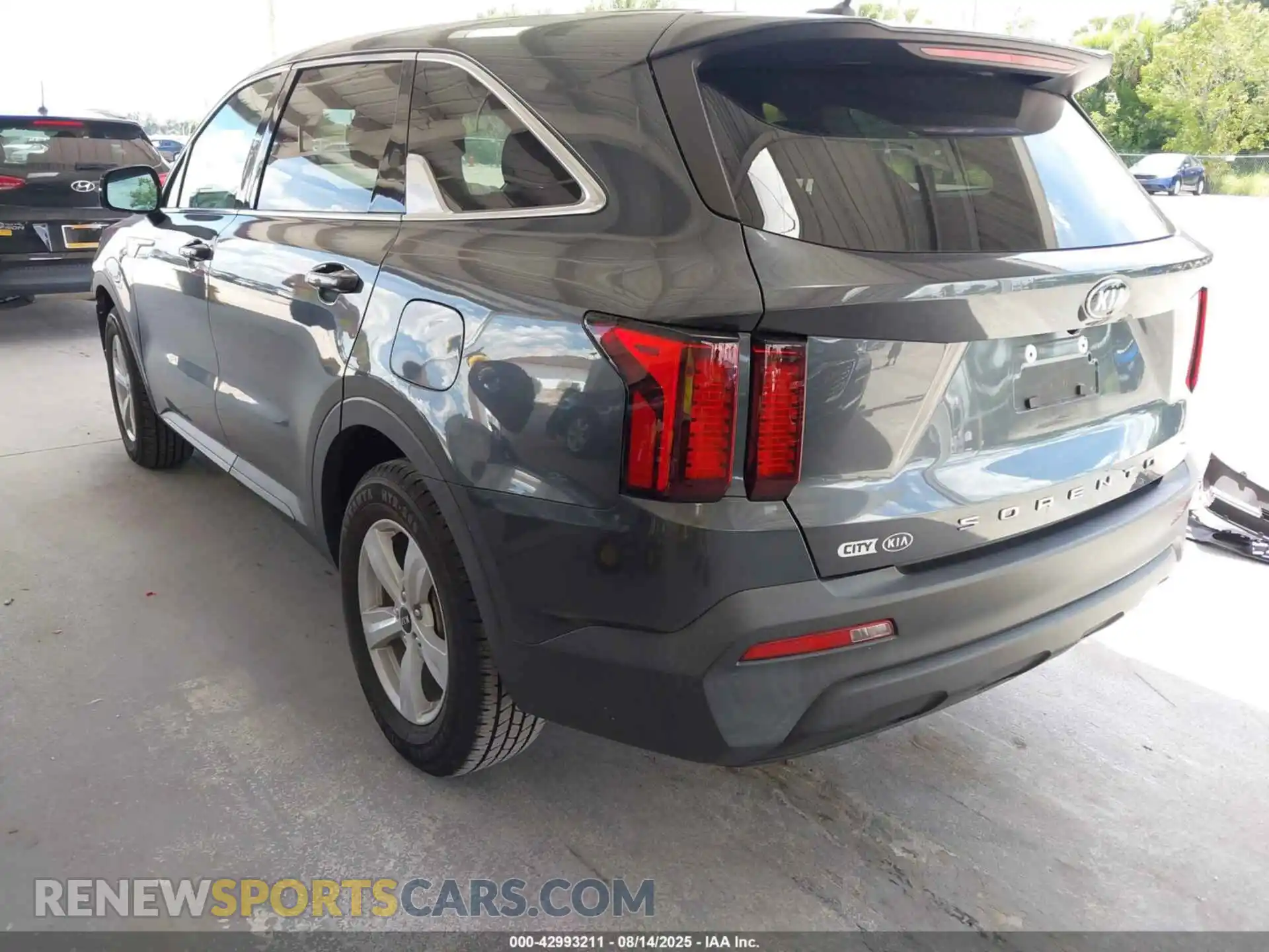 3 Photograph of a damaged car 5XYRG4LC5MG032541 KIA SORENTO 2021