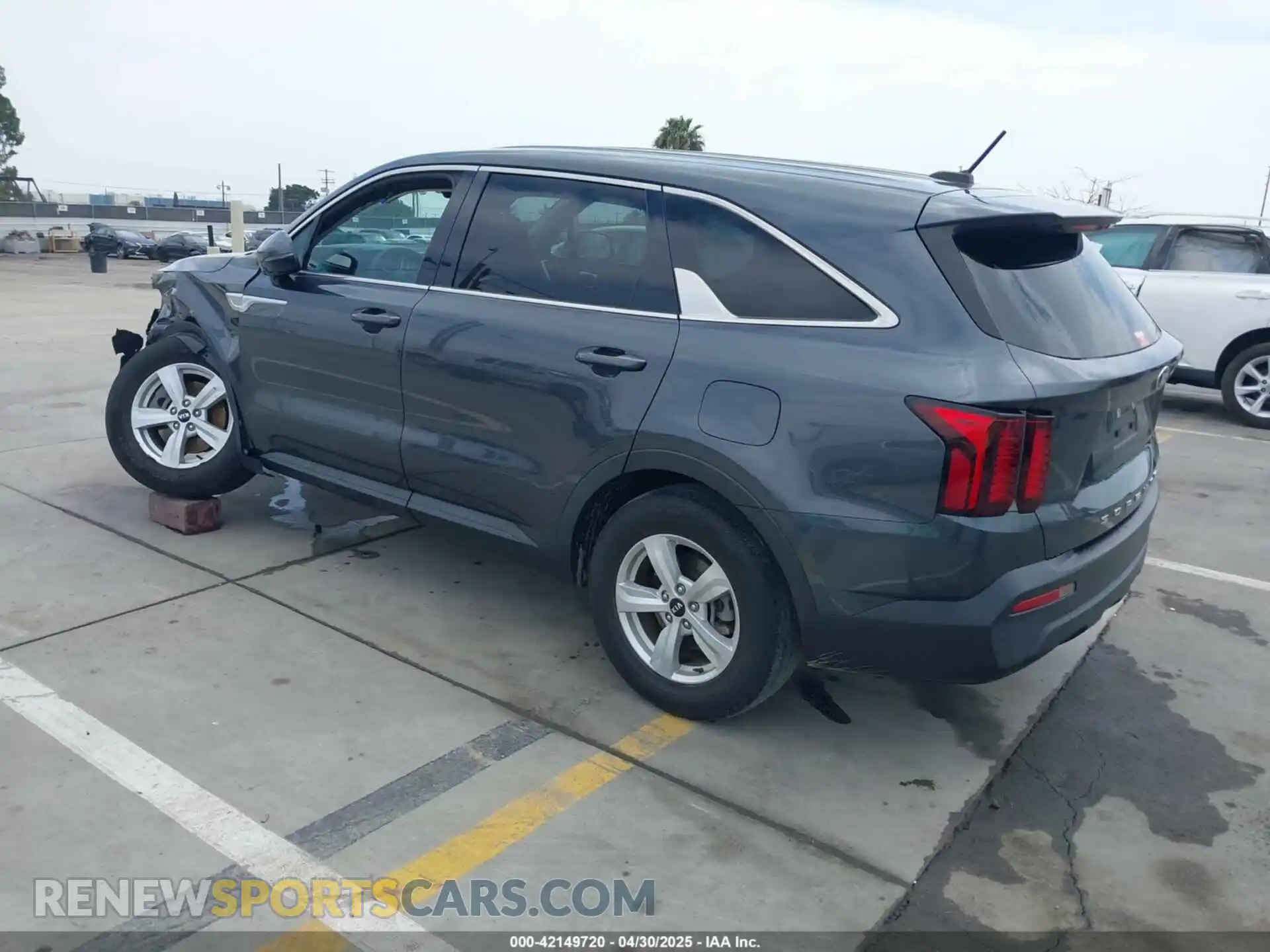 3 Photograph of a damaged car 5XYRG4LC7MG041273 KIA SORENTO 2021