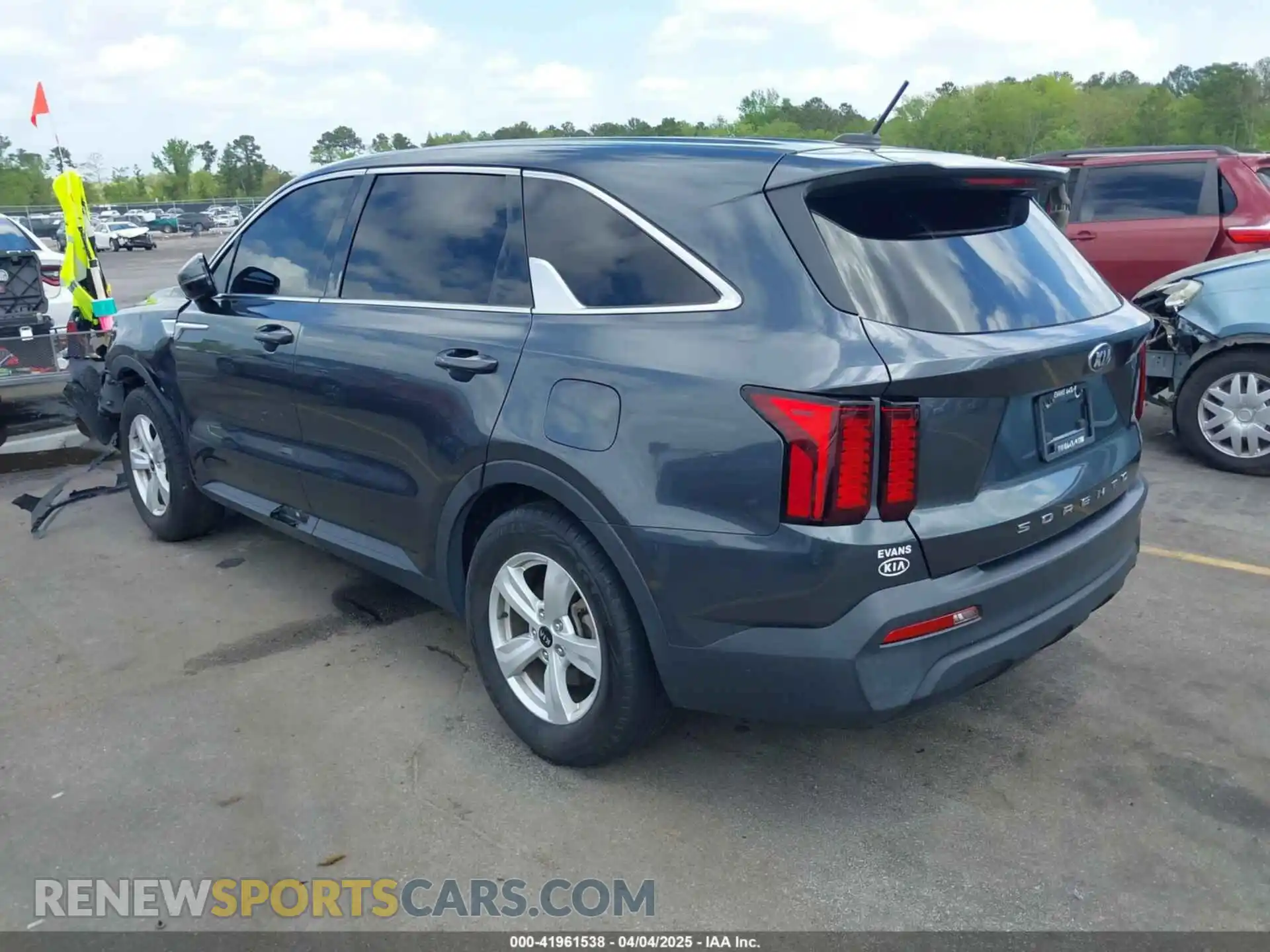 3 Photograph of a damaged car 5XYRG4LC9MG027777 KIA SORENTO 2021