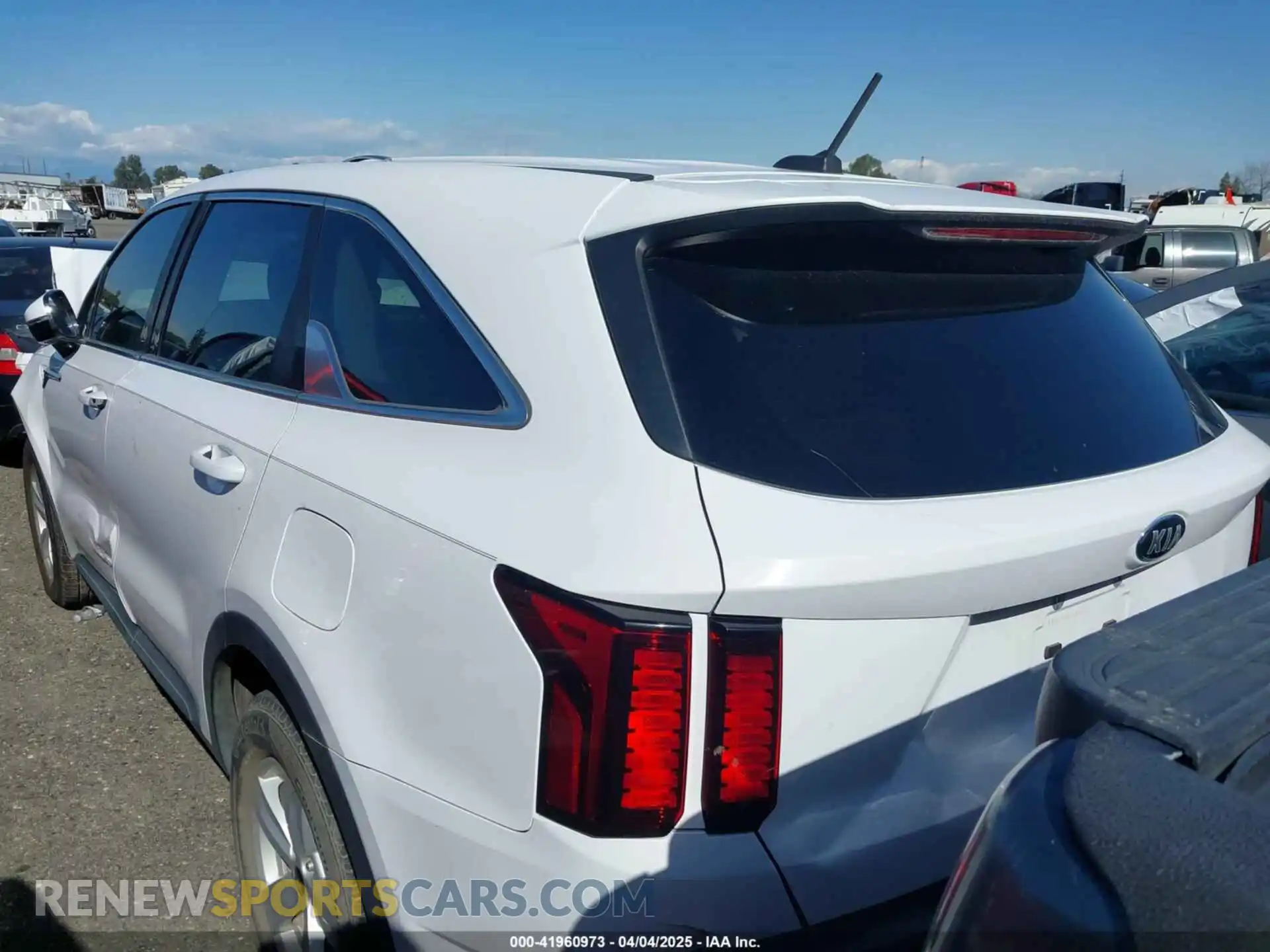 3 Photograph of a damaged car 5XYRG4LCXMG007814 KIA SORENTO 2021