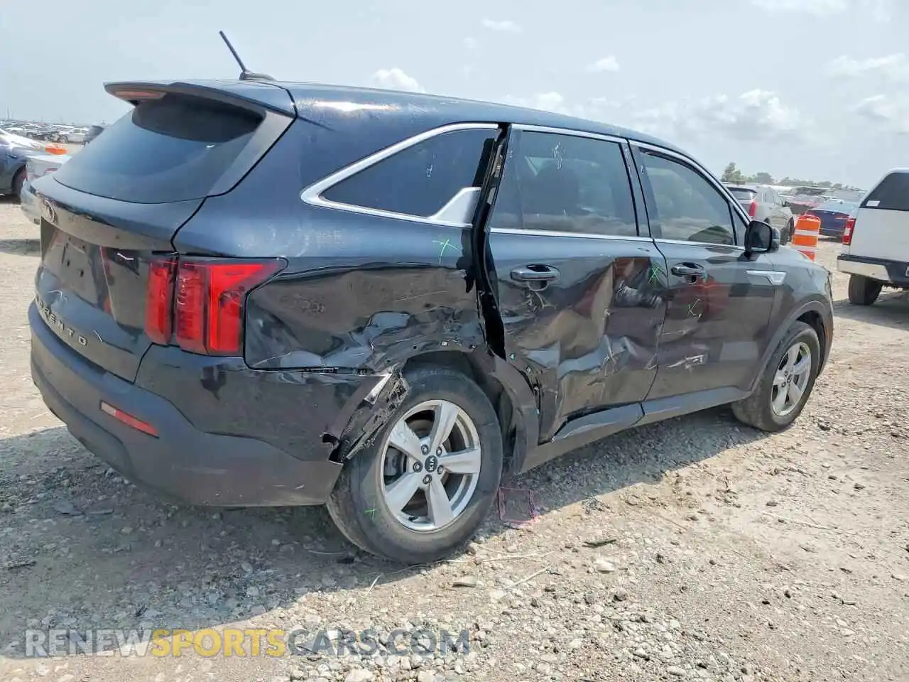 3 Photograph of a damaged car 5XYRG4LCXMG029571 KIA SORENTO 2021