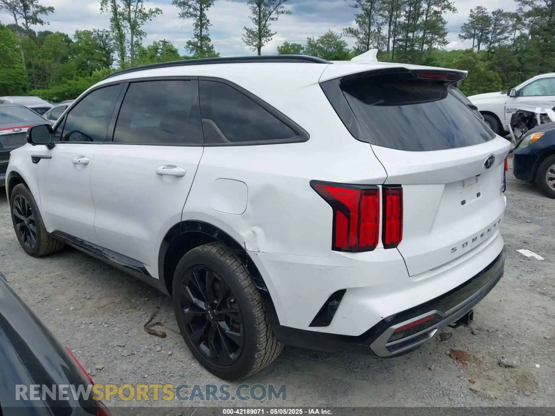 3 Photograph of a damaged car 5XYRK4LF9MG068631 KIA SORENTO 2021