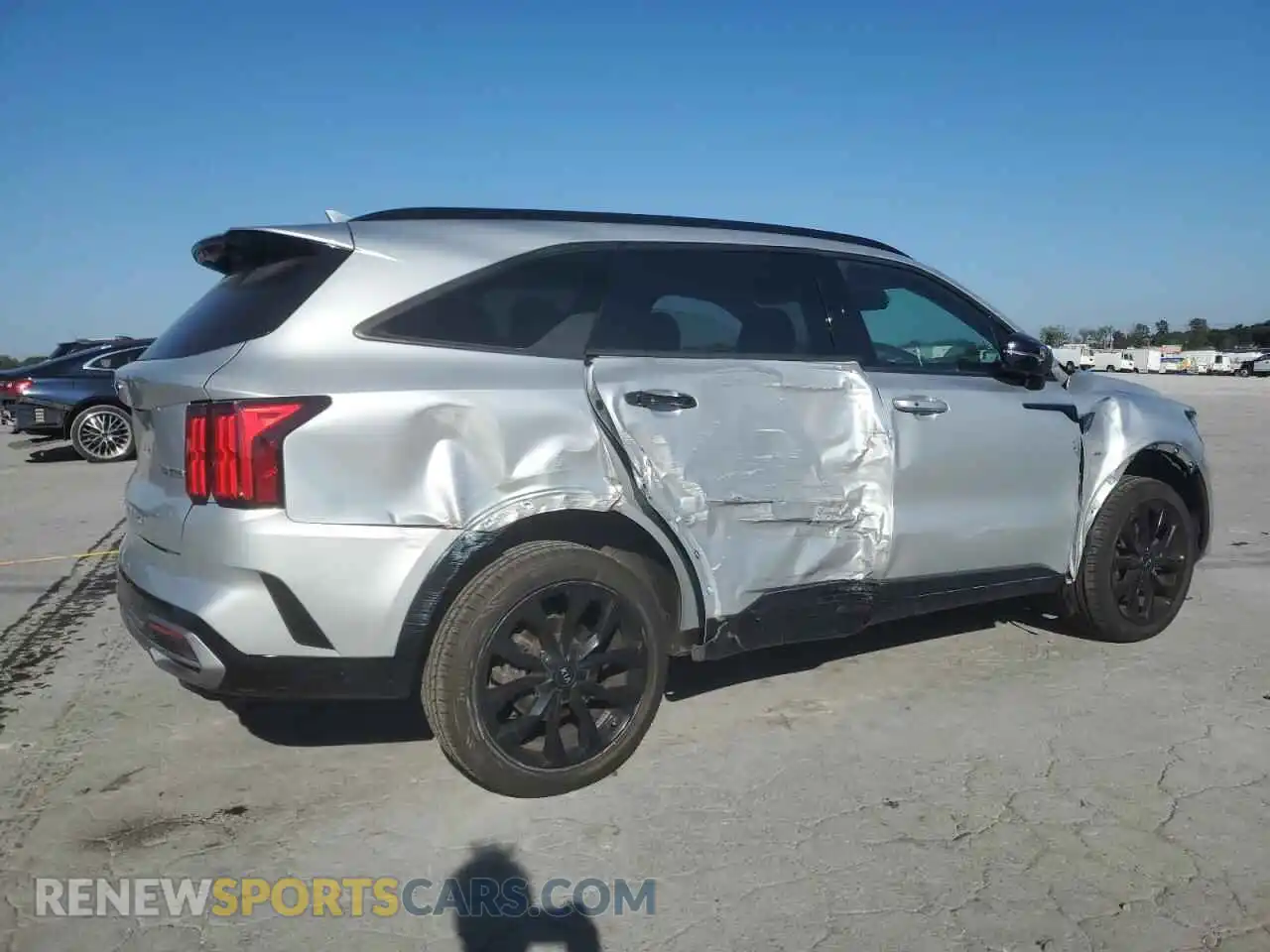 3 Photograph of a damaged car 5XYRKDLF0MG049885 KIA SORENTO 2021