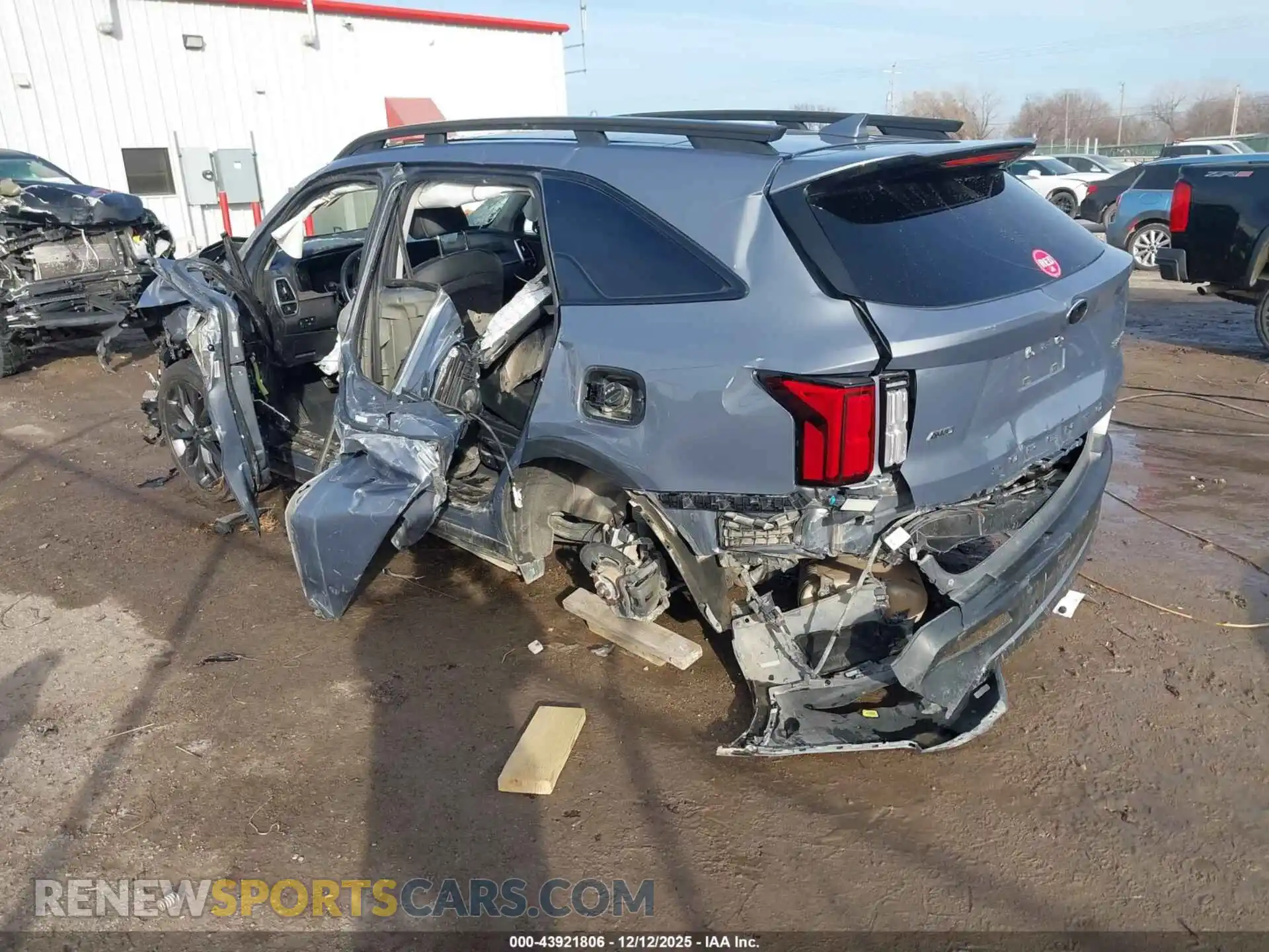 3 Photograph of a damaged car 5XYRKDLF0MG063298 KIA SORENTO 2021