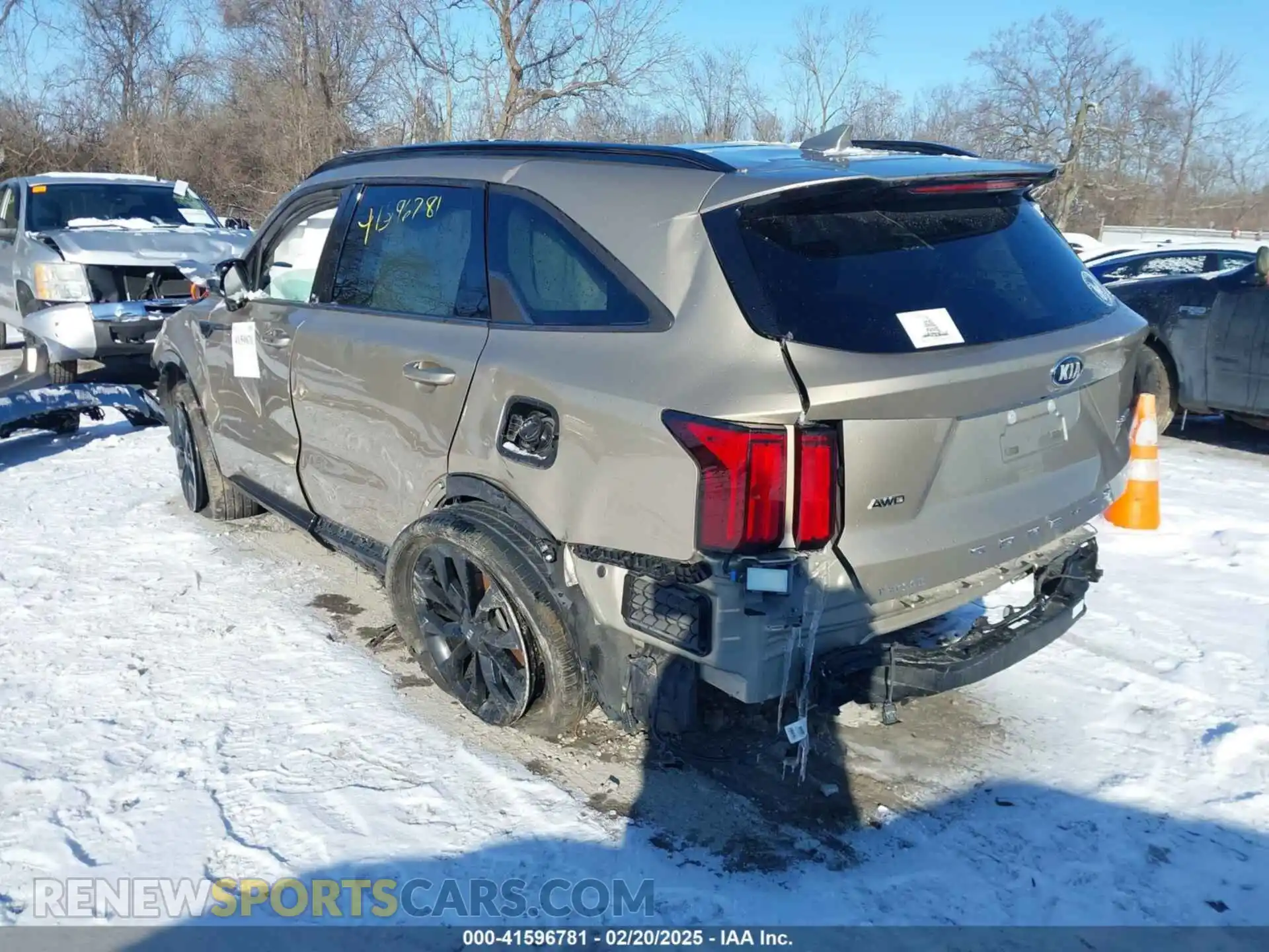 3 Photograph of a damaged car 5XYRKDLF5MG028675 KIA SORENTO 2021