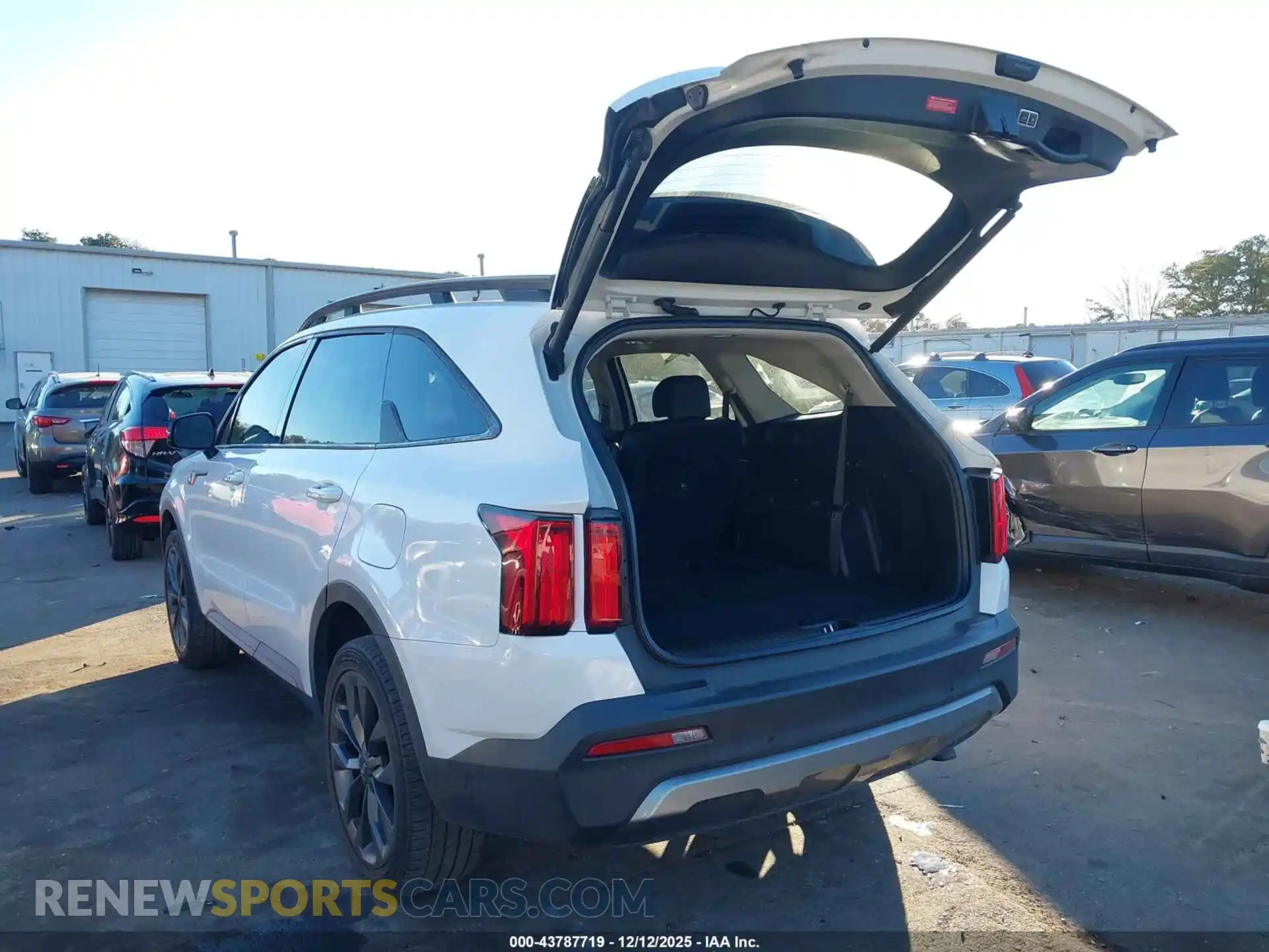 3 Photograph of a damaged car 5XYRKDLF7MG018617 KIA SORENTO 2021