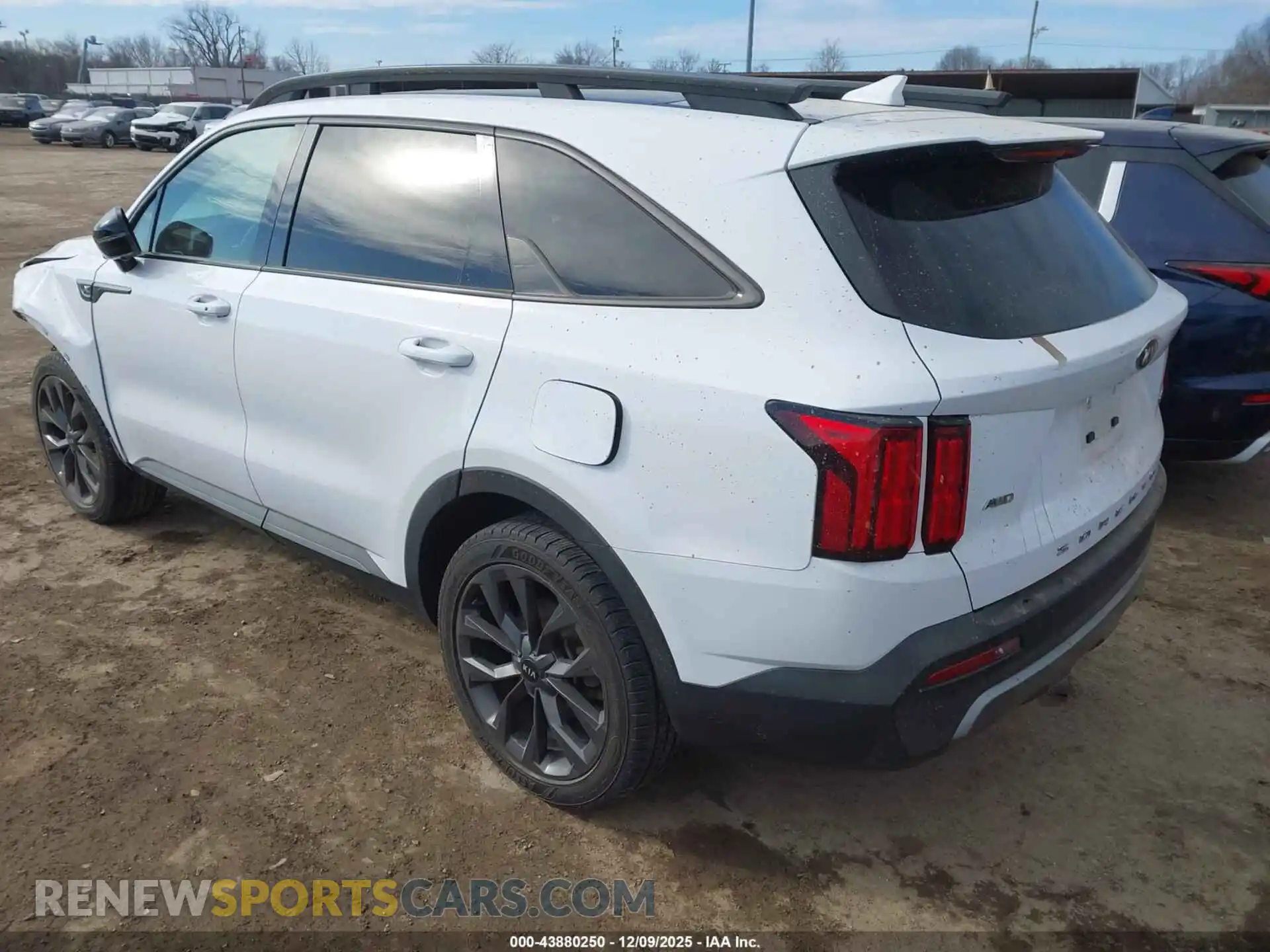 3 Photograph of a damaged car 5XYRKDLF7MG032596 KIA SORENTO 2021