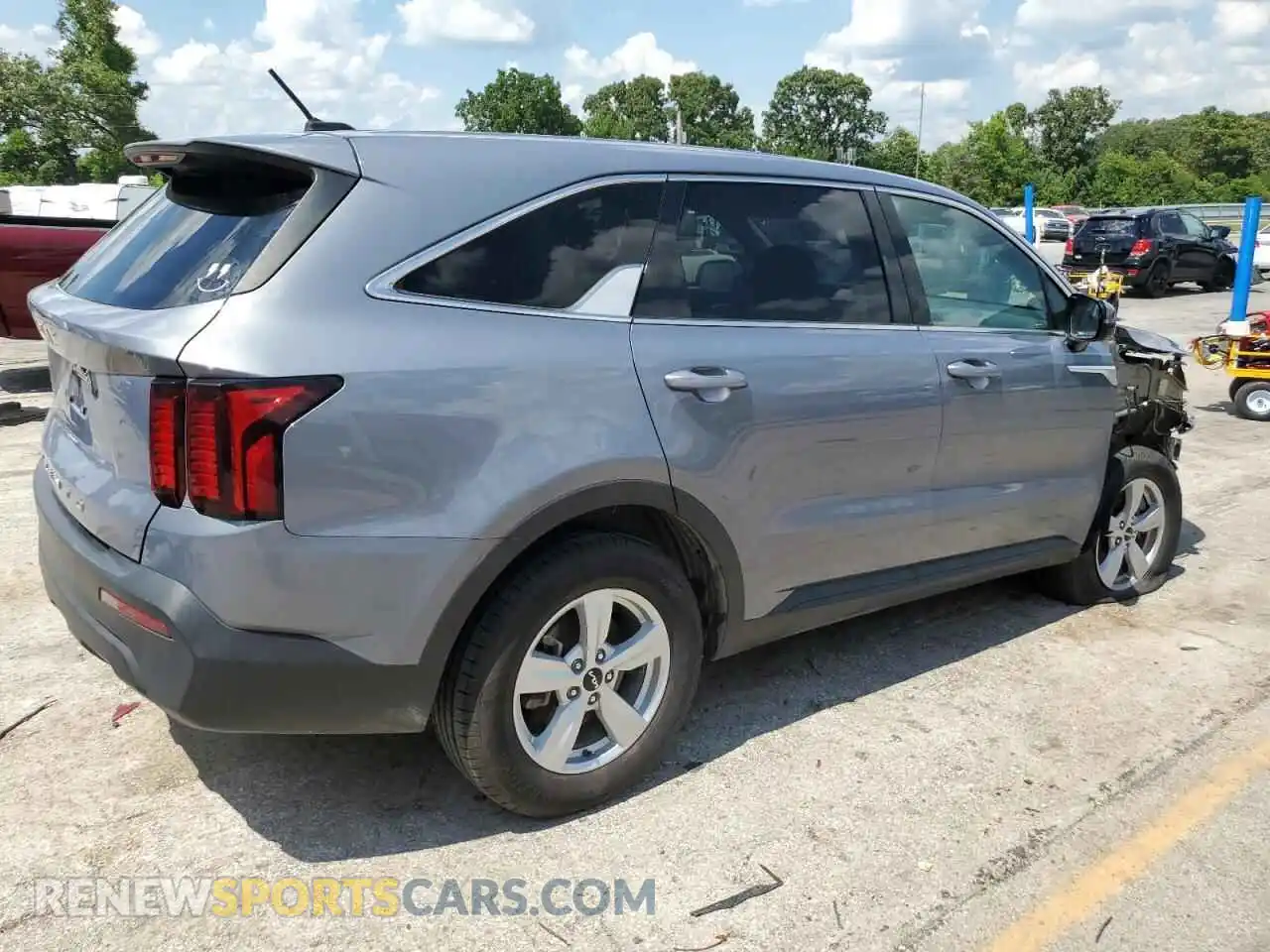 3 Photograph of a damaged car 5XYRG4LC2NG108167 KIA SORENTO 2022