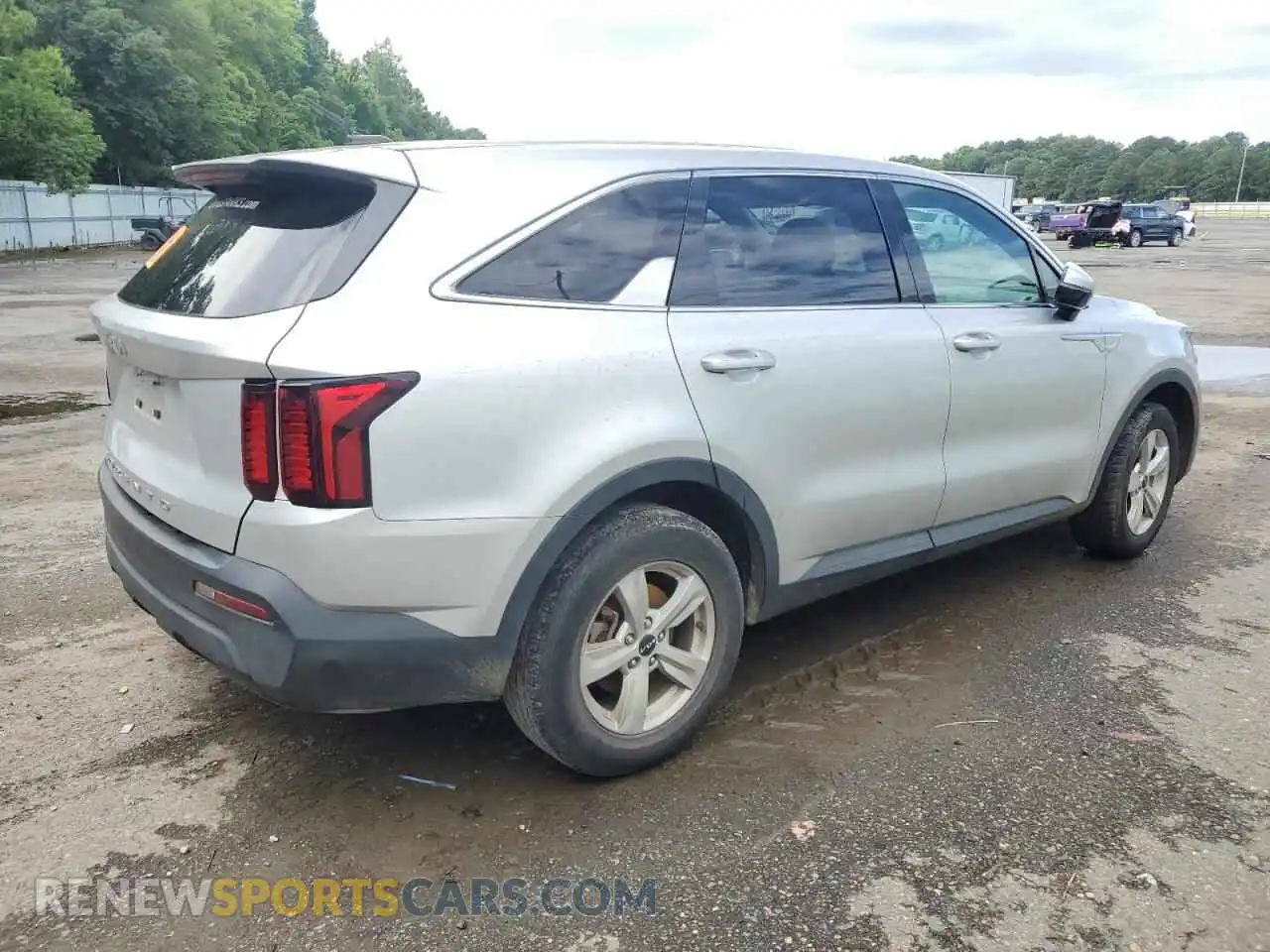 3 Photograph of a damaged car 5XYRG4LC2NG118780 KIA SORENTO 2022