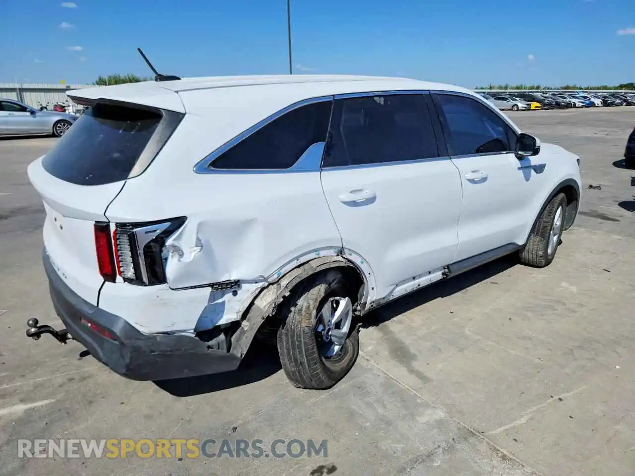 3 Photograph of a damaged car 5XYRG4LC2NG128404 KIA SORENTO 2022
