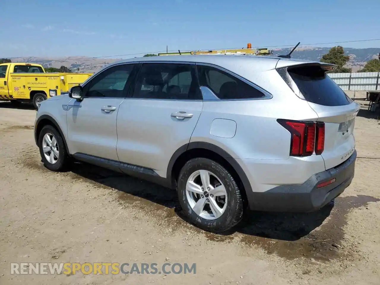 2 Photograph of a damaged car 5XYRG4LC3NG084252 KIA SORENTO 2022