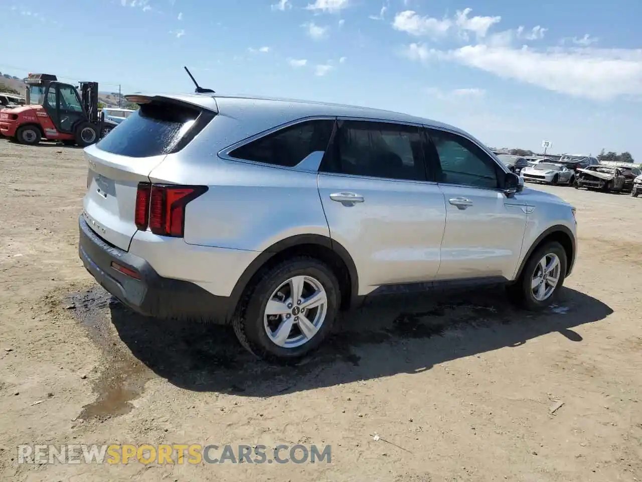 3 Photograph of a damaged car 5XYRG4LC3NG084252 KIA SORENTO 2022