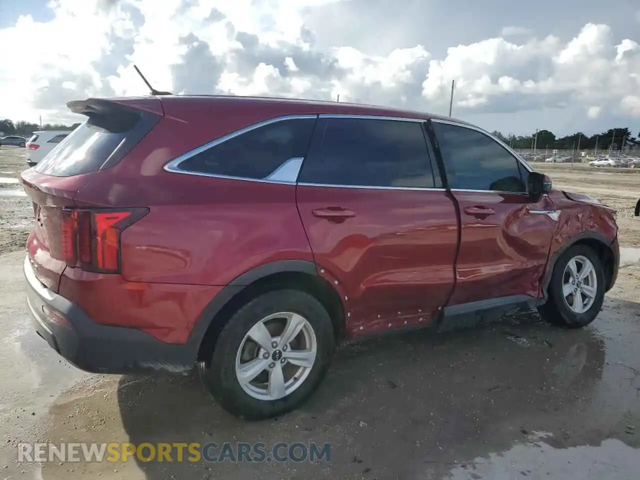 3 Photograph of a damaged car 5XYRG4LC5NG083118 KIA SORENTO 2022