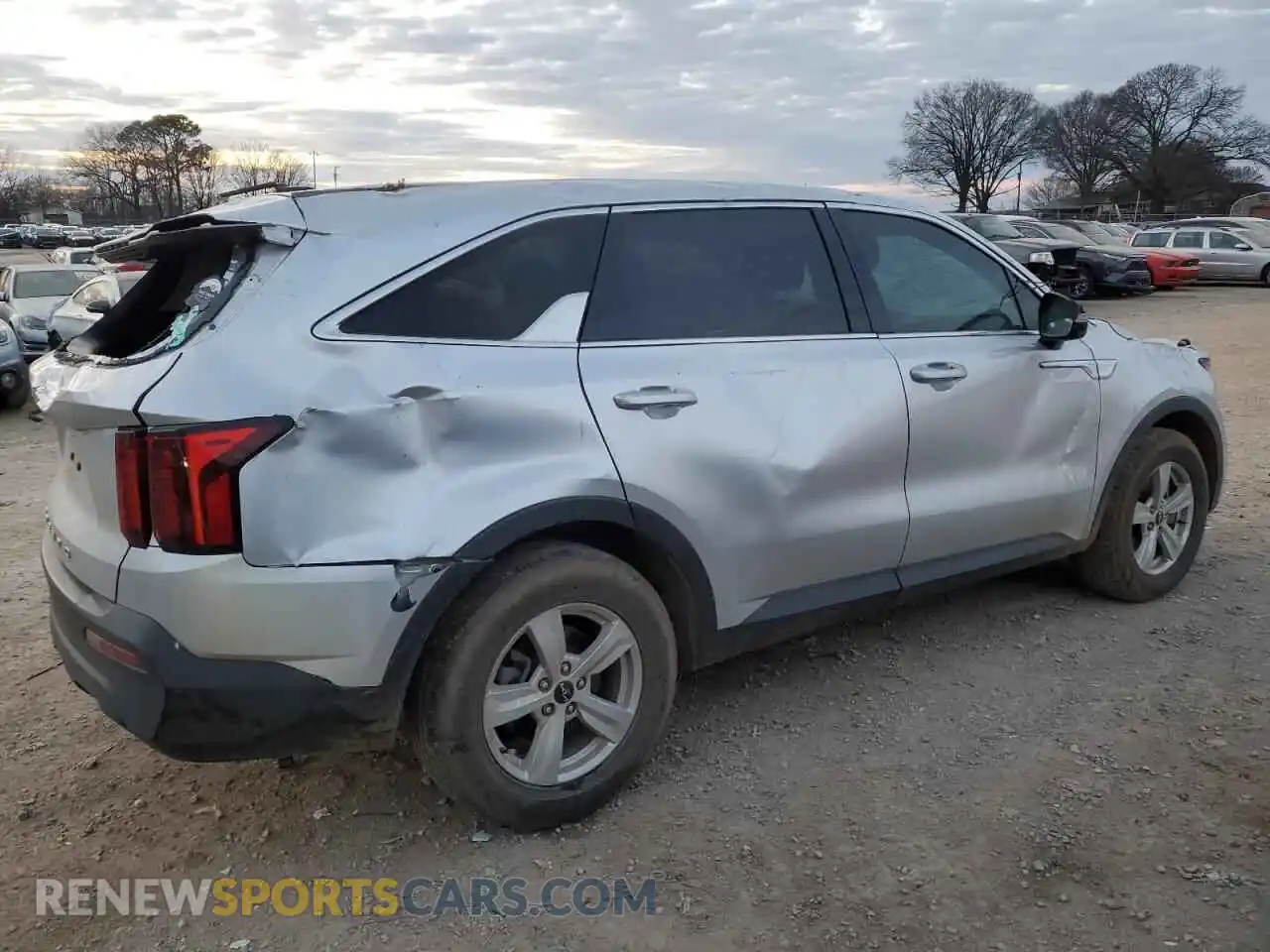 3 Photograph of a damaged car 5XYRG4LC5NG138053 KIA SORENTO 2022