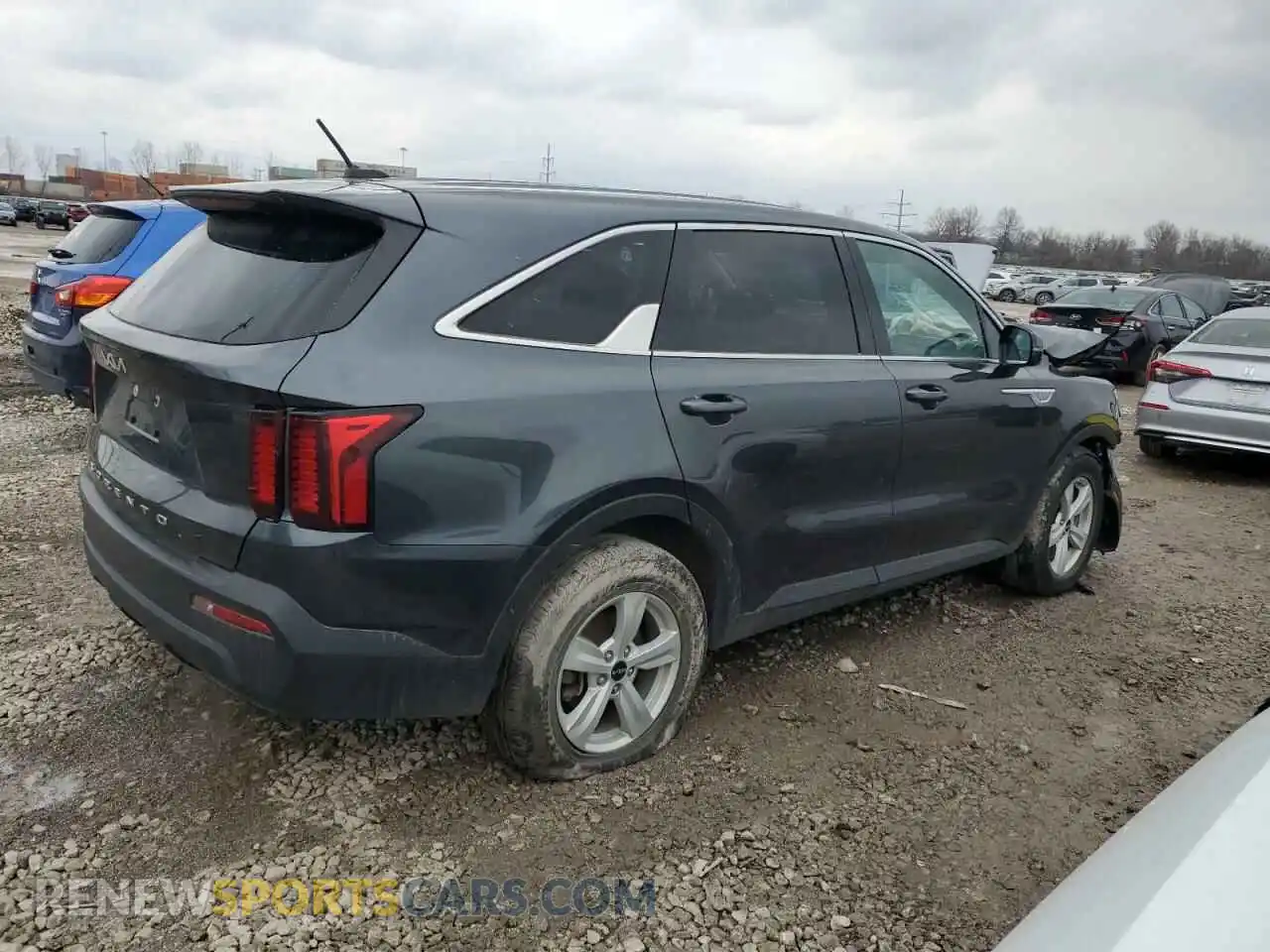 3 Photograph of a damaged car 5XYRG4LC6NG087436 KIA SORENTO 2022