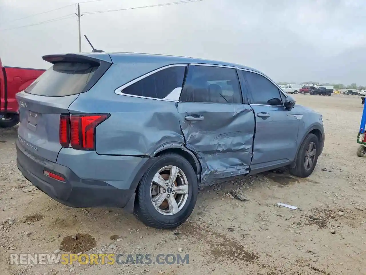 3 Photograph of a damaged car 5XYRG4LC6NG091552 KIA SORENTO 2022