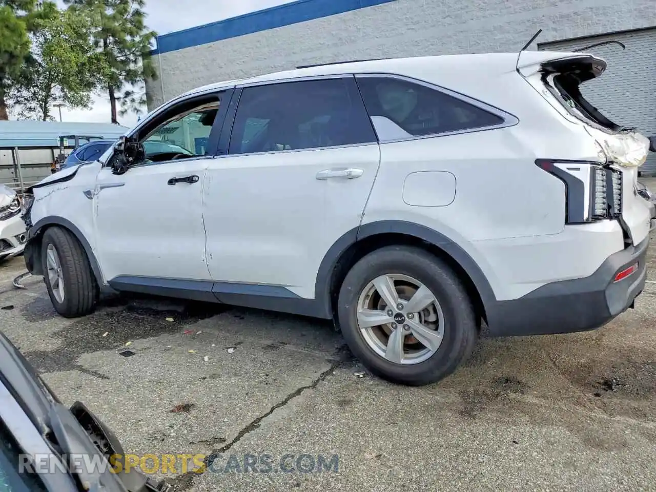 2 Photograph of a damaged car 5XYRG4LC6NG119057 KIA SORENTO 2022