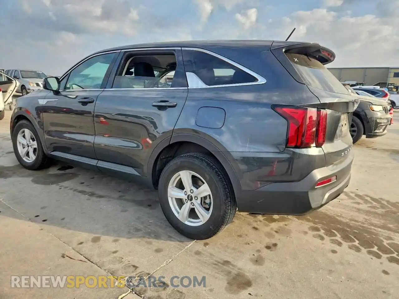 2 Photograph of a damaged car 5XYRG4LC6NG145609 KIA SORENTO 2022