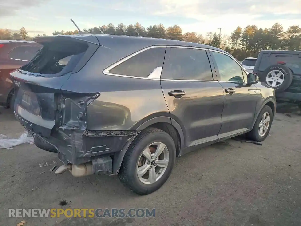 3 Photograph of a damaged car 5XYRG4LC7NG074789 KIA SORENTO 2022