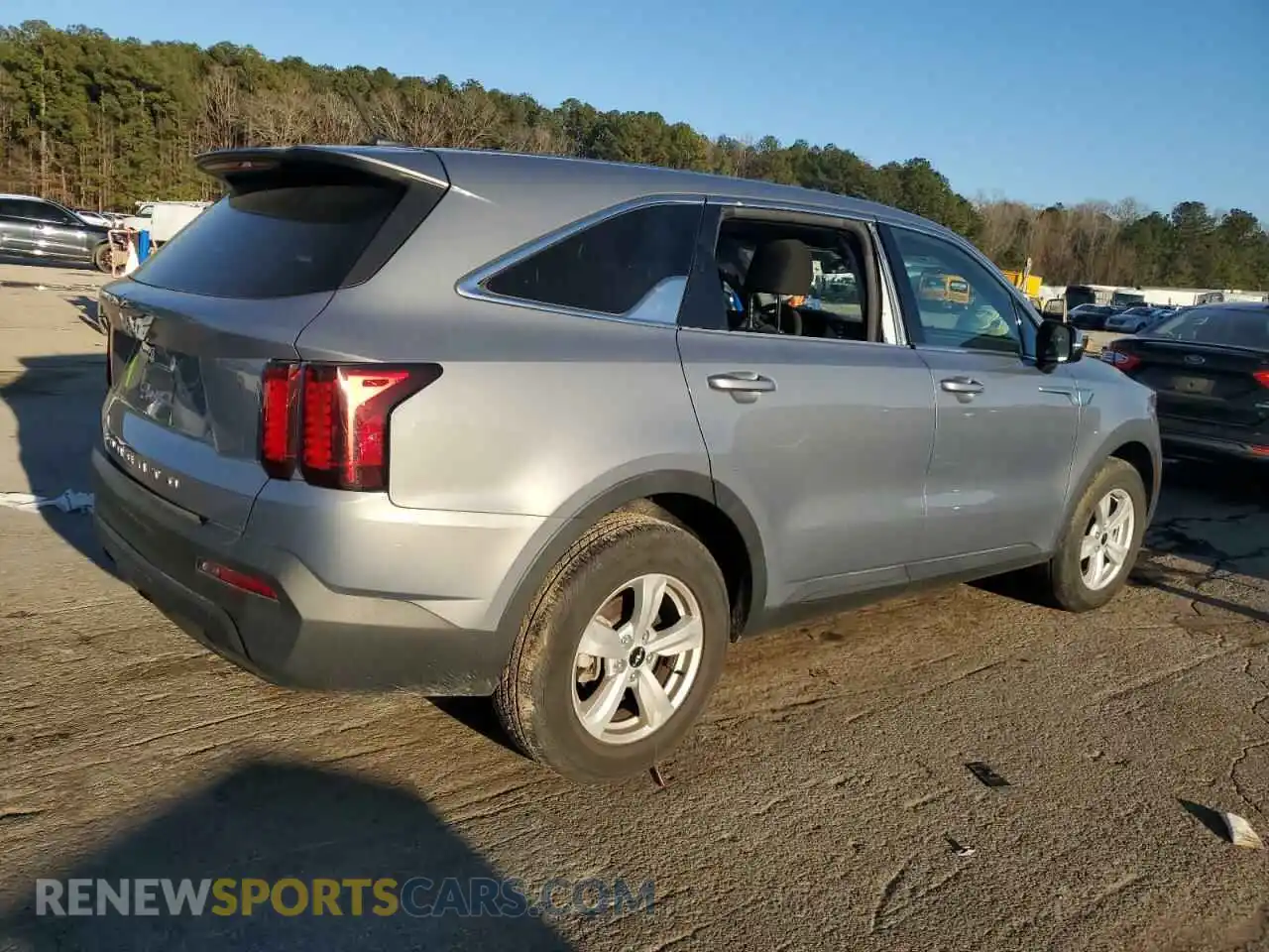 3 Photograph of a damaged car 5XYRG4LC7NG110299 KIA SORENTO 2022