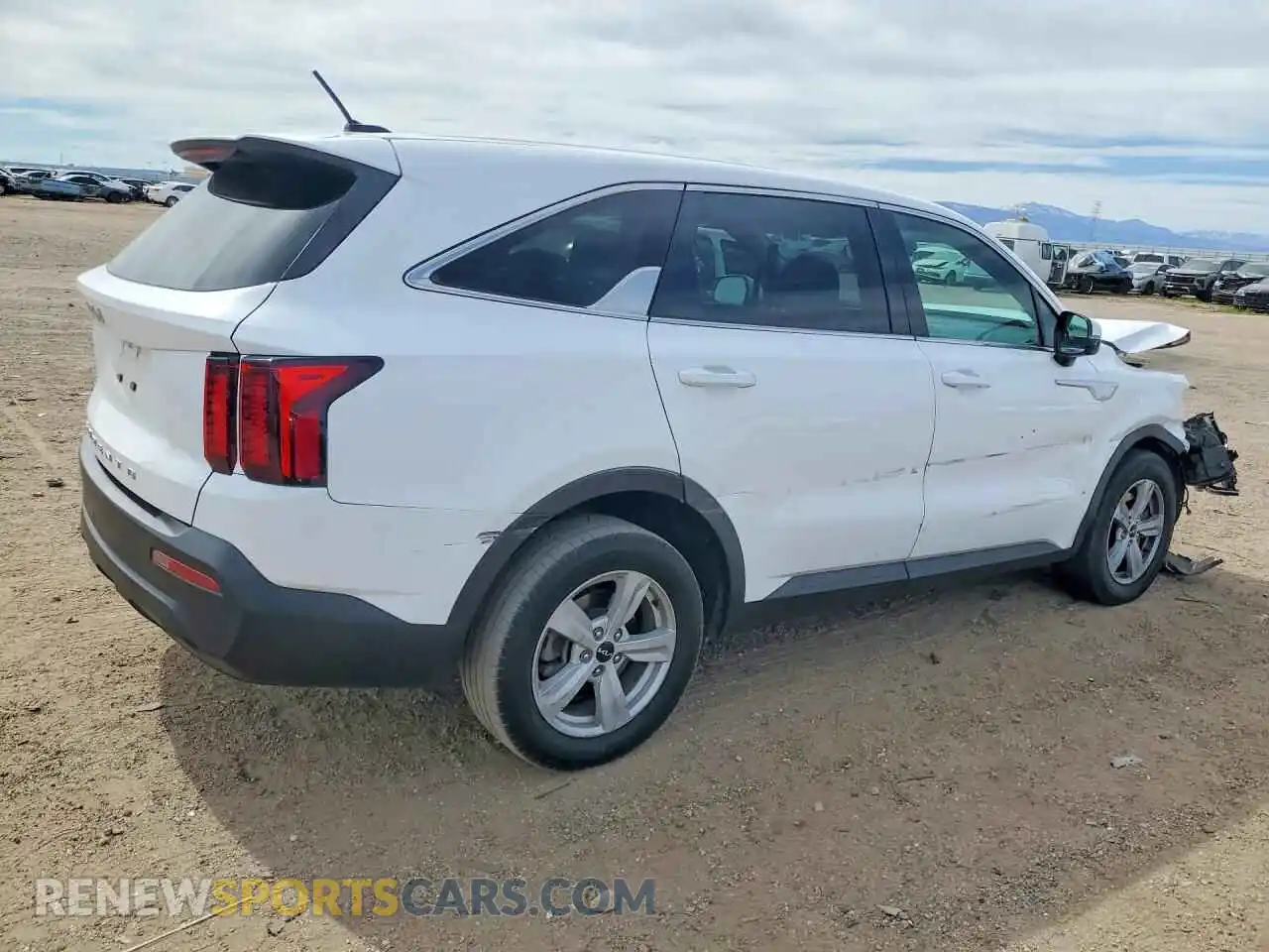 3 Photograph of a damaged car 5XYRG4LC7NG117589 KIA SORENTO 2022