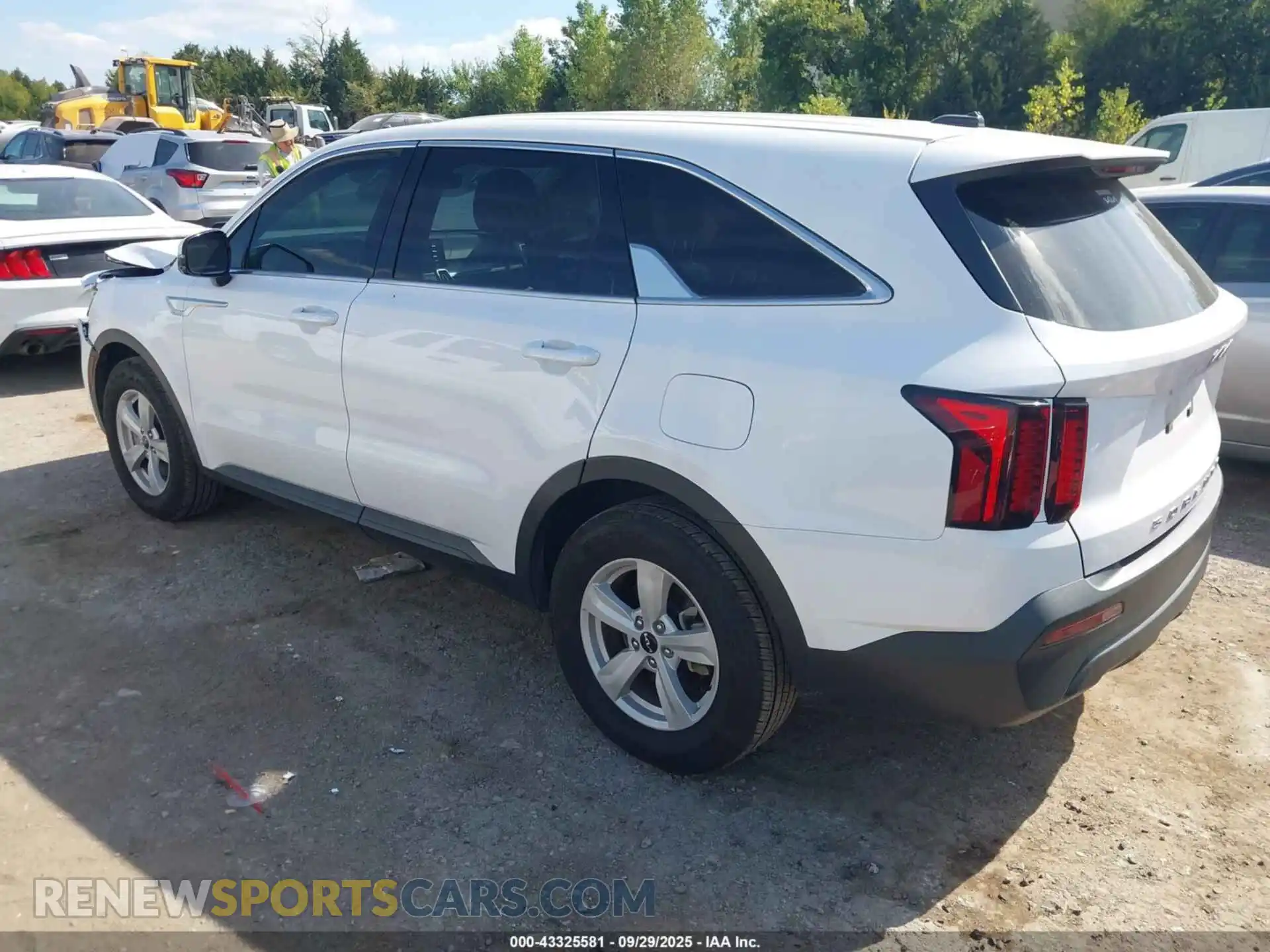 3 Photograph of a damaged car 5XYRG4LC8NG076731 KIA SORENTO 2022
