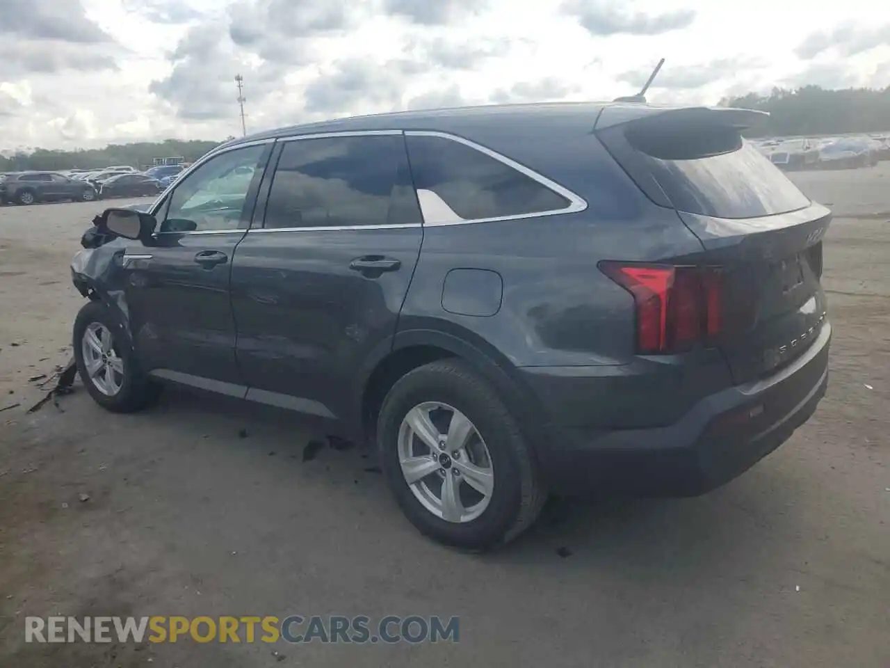 2 fotografías del automóvil dañado 5XYRG4LC9NG095160 KIA SORENTO 2022