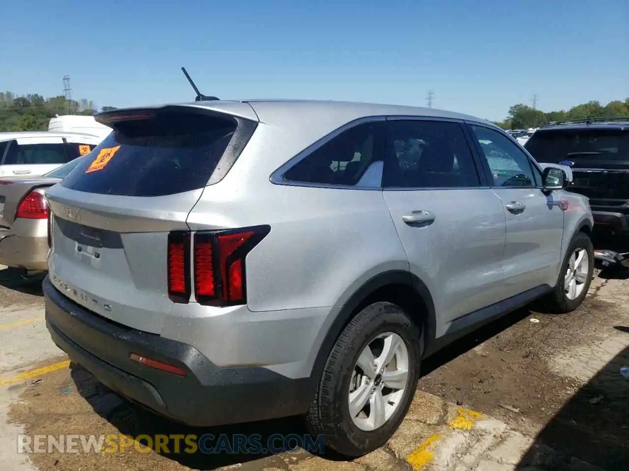 3 Photograph of a damaged car 5XYRG4LCXNG079582 KIA SORENTO 2022